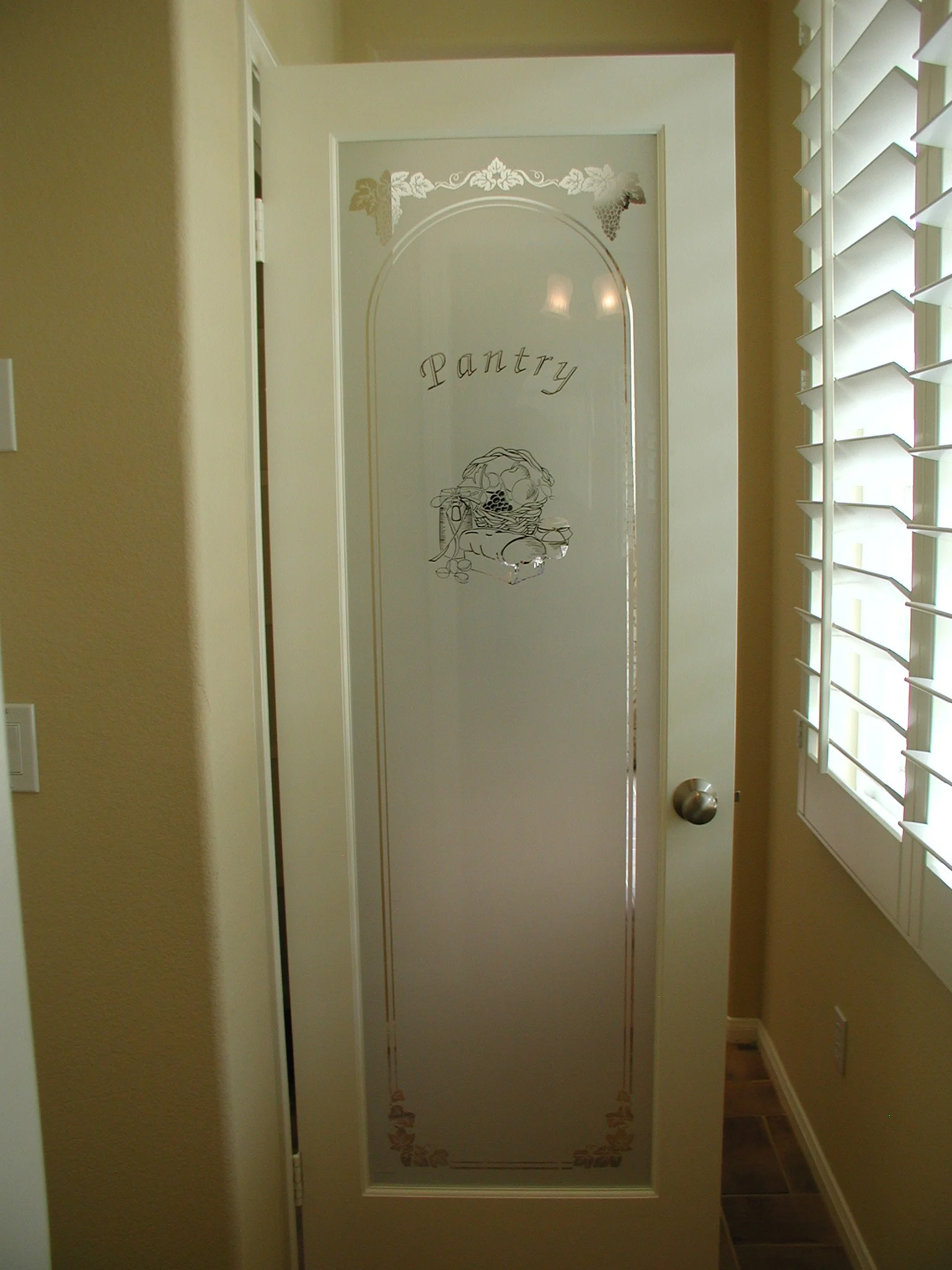PANTRY HOMEGROWN 1590 SGL DOOR.JPG