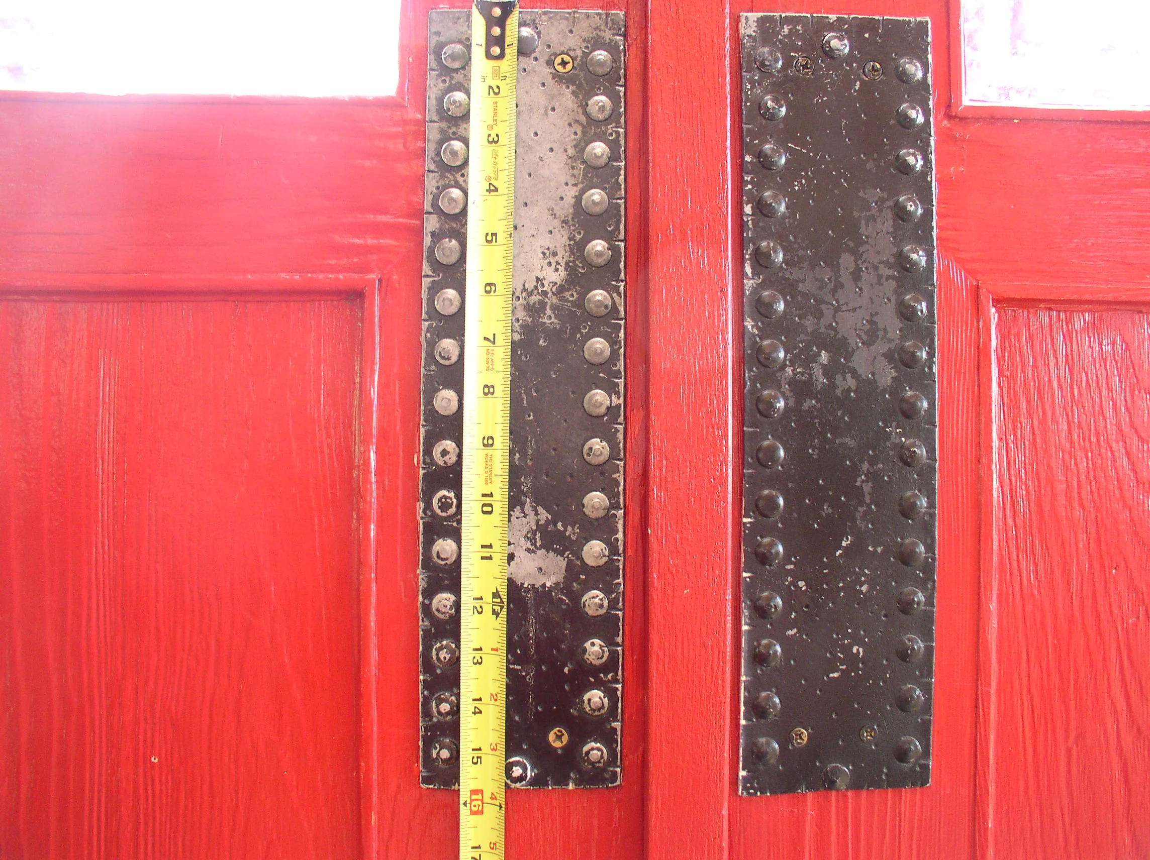 CANTINA INT PUSH PLATES W TAPE.JPG