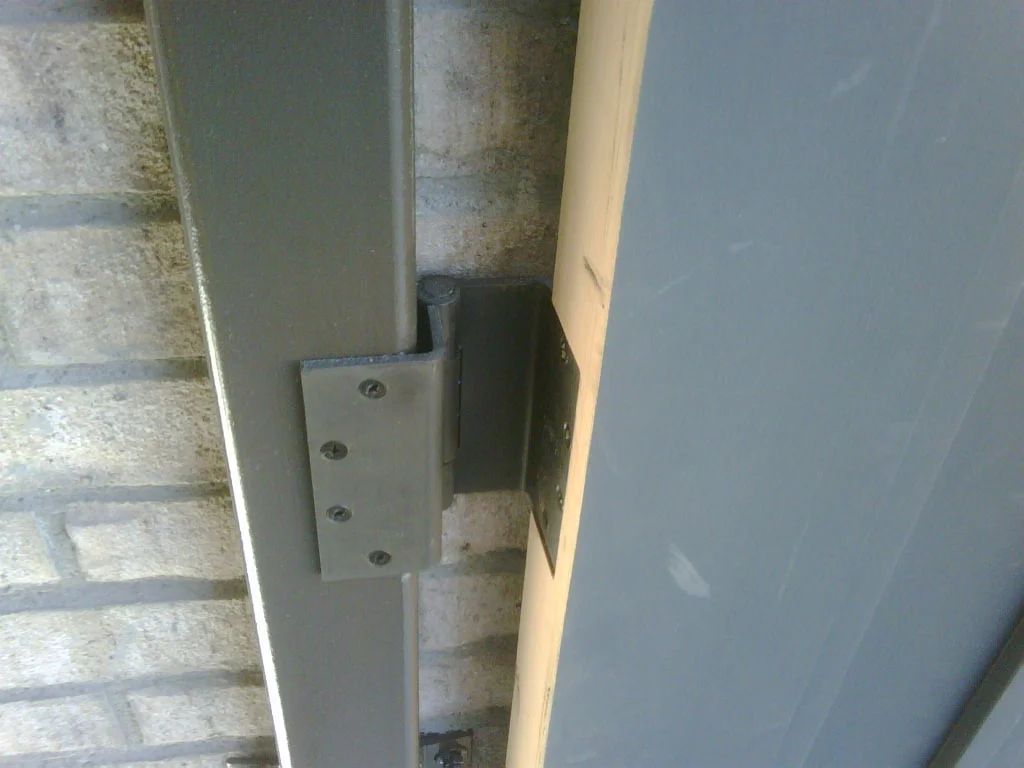 SWING CLEAR HINGES.jpg