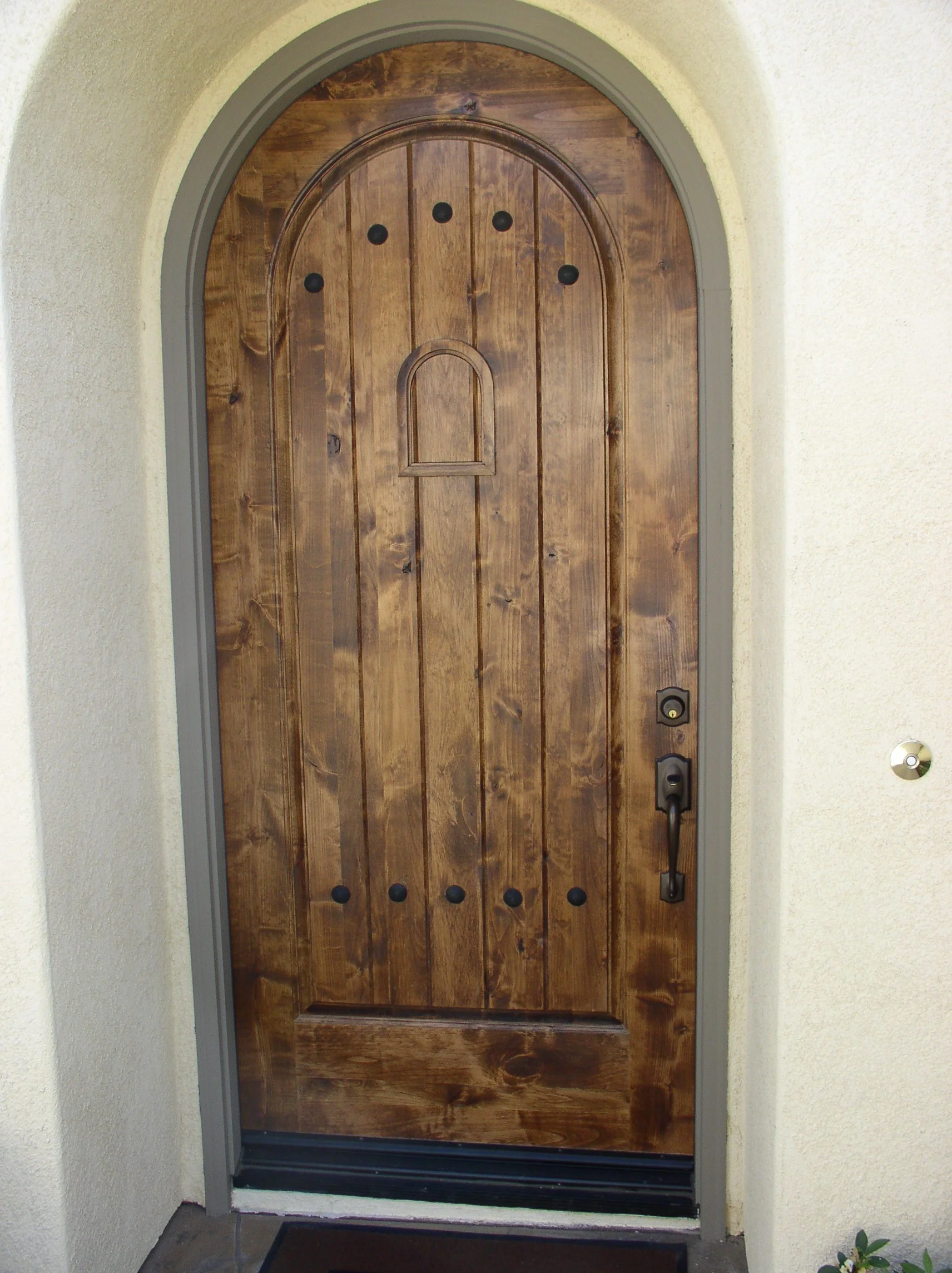 ENTRY DOOR HALF ROUND PLANK CLAVOS .JPG