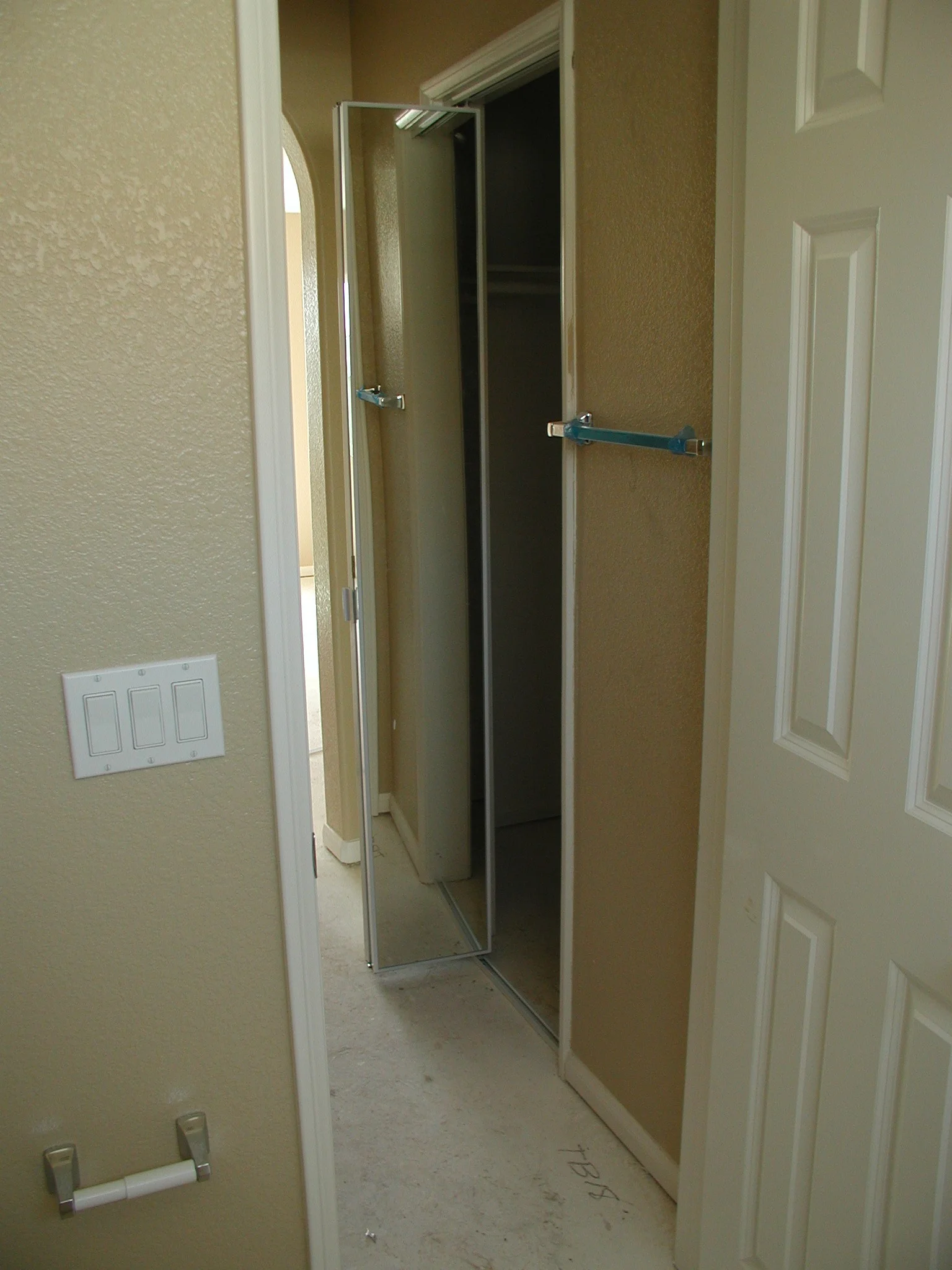MIRROR BIFOLD OPEN.JPG