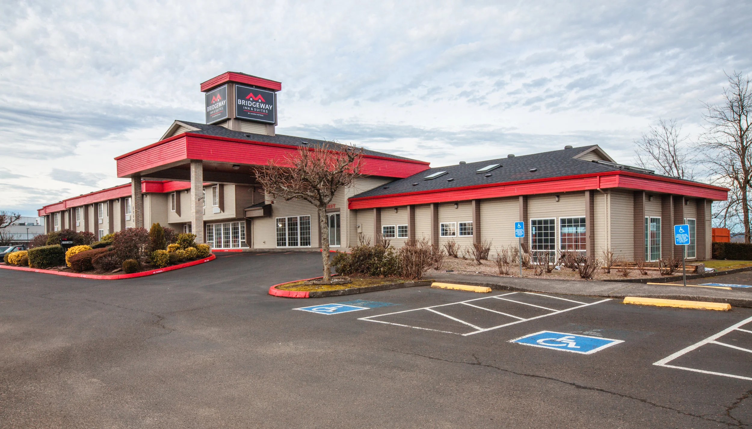 BridgewayInn&Suites-3.jpg
