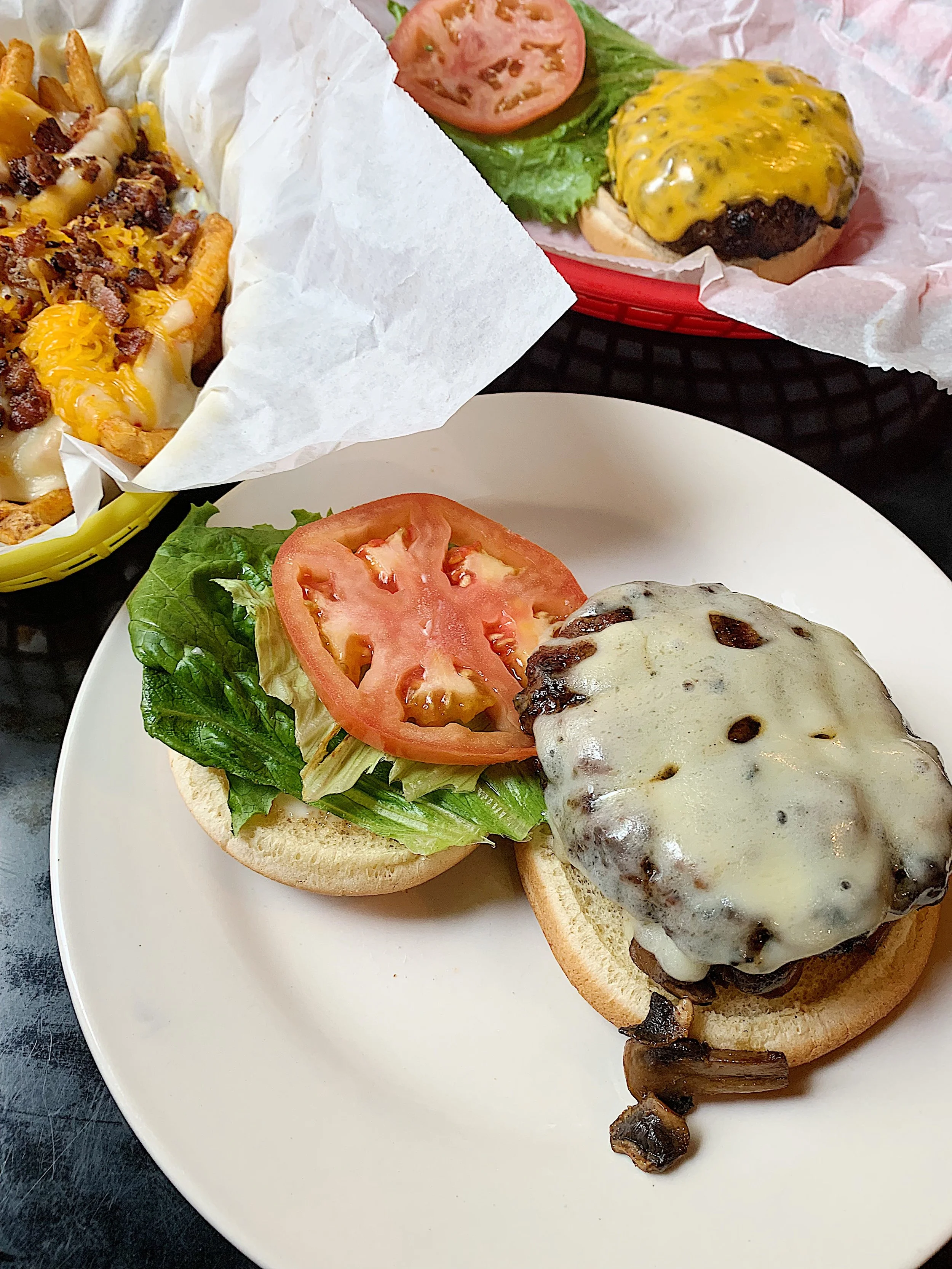 Dining Out: Broaddus Burgers 