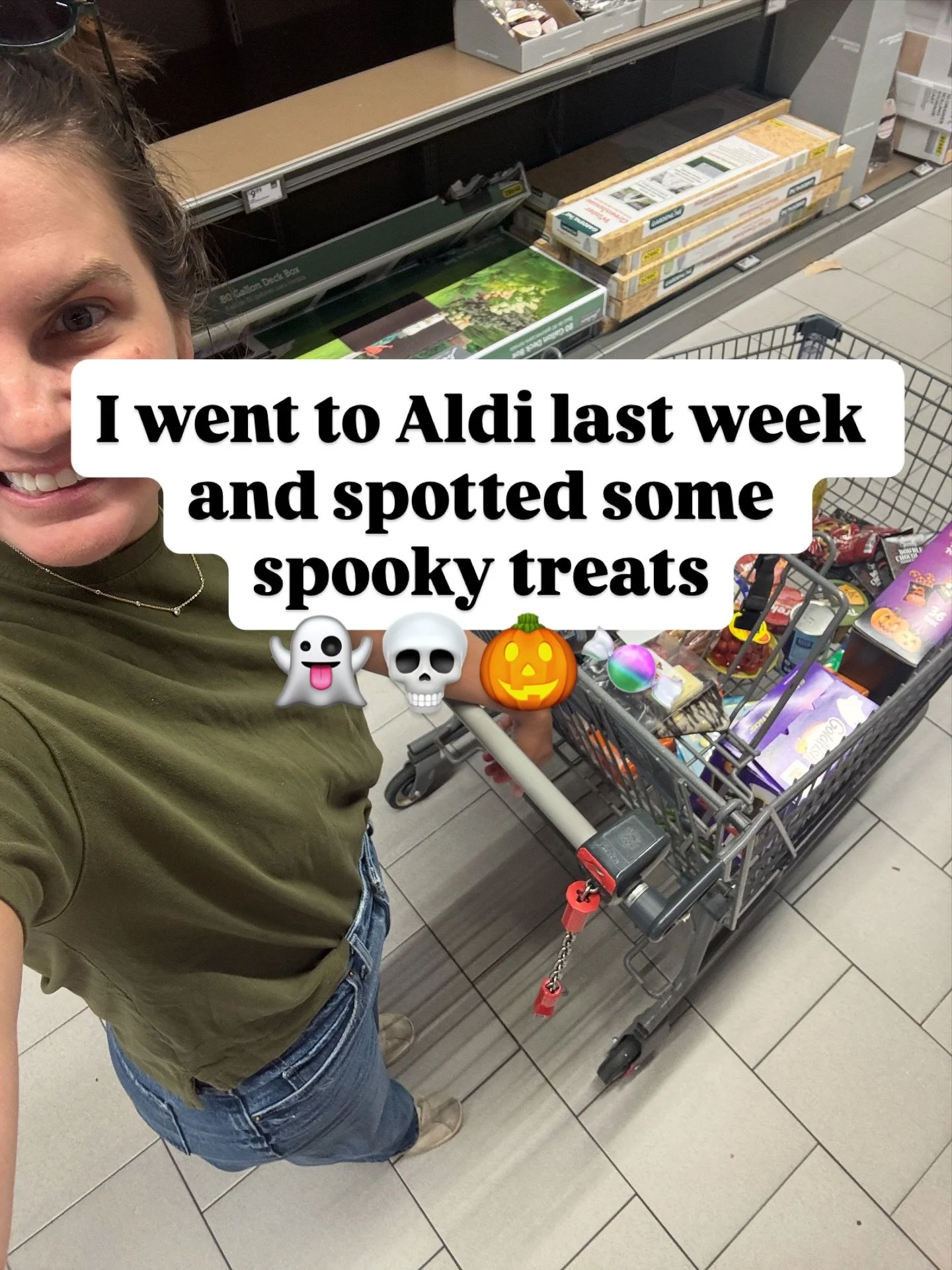 Spotted some Halloween foodie items @aldiusa last week and had to share&hellip; I grabbed the @goldfishsmiles &amp; pretzels for school trick or treat. What else should I try?!

#halloween2025 #halloweenfood #halloweenfoodideas