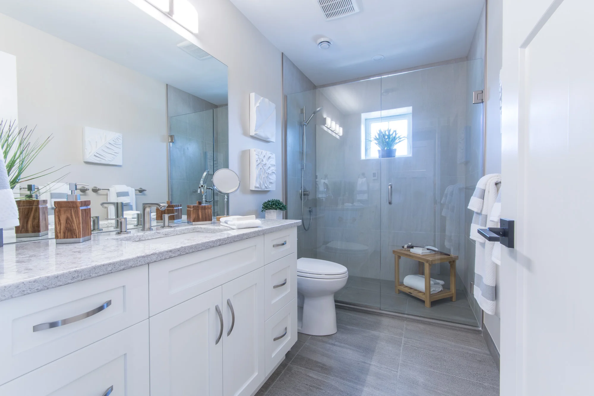 Upper Unit -Ensuite Bathroom