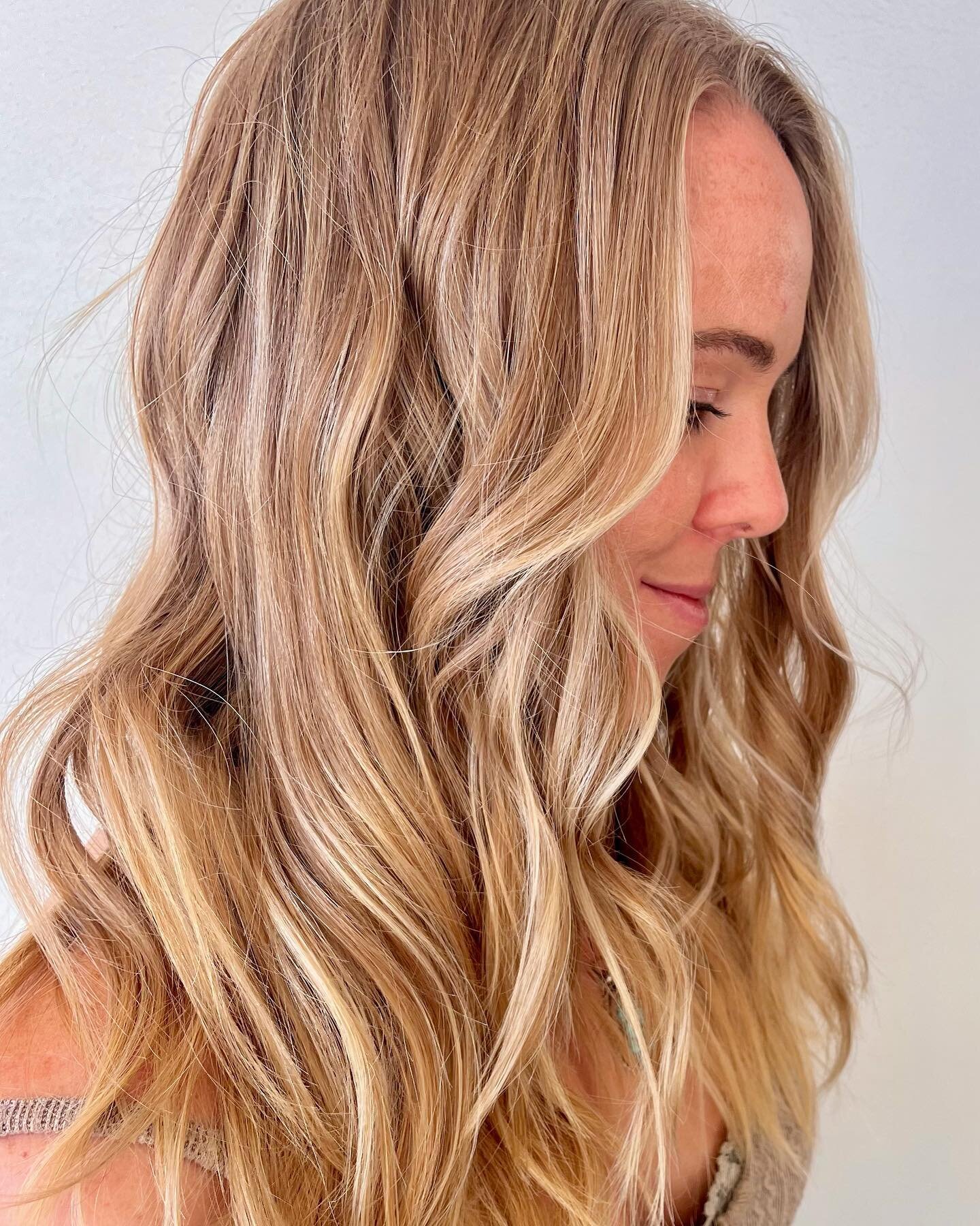 Fall blondes, always and forever!
&bull;
All of this gorgeousness: @hairbytealkelly 
&bull;
#salidacolorado #downtownsalidacolorado #coloradohairsalon #loticsalon #salidacoloradohair #salidacoloradohairsalon #blondesofinstagram #fallblonde #fallblond