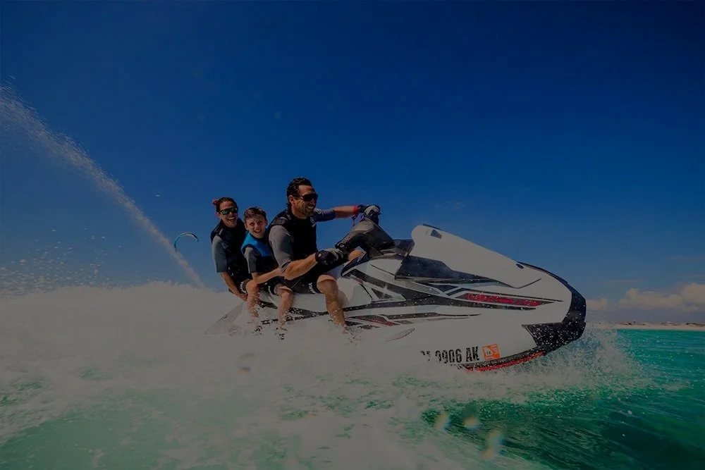 yamaha-waverunners-2018-vx-deluxe-white-family-crusing.jpg