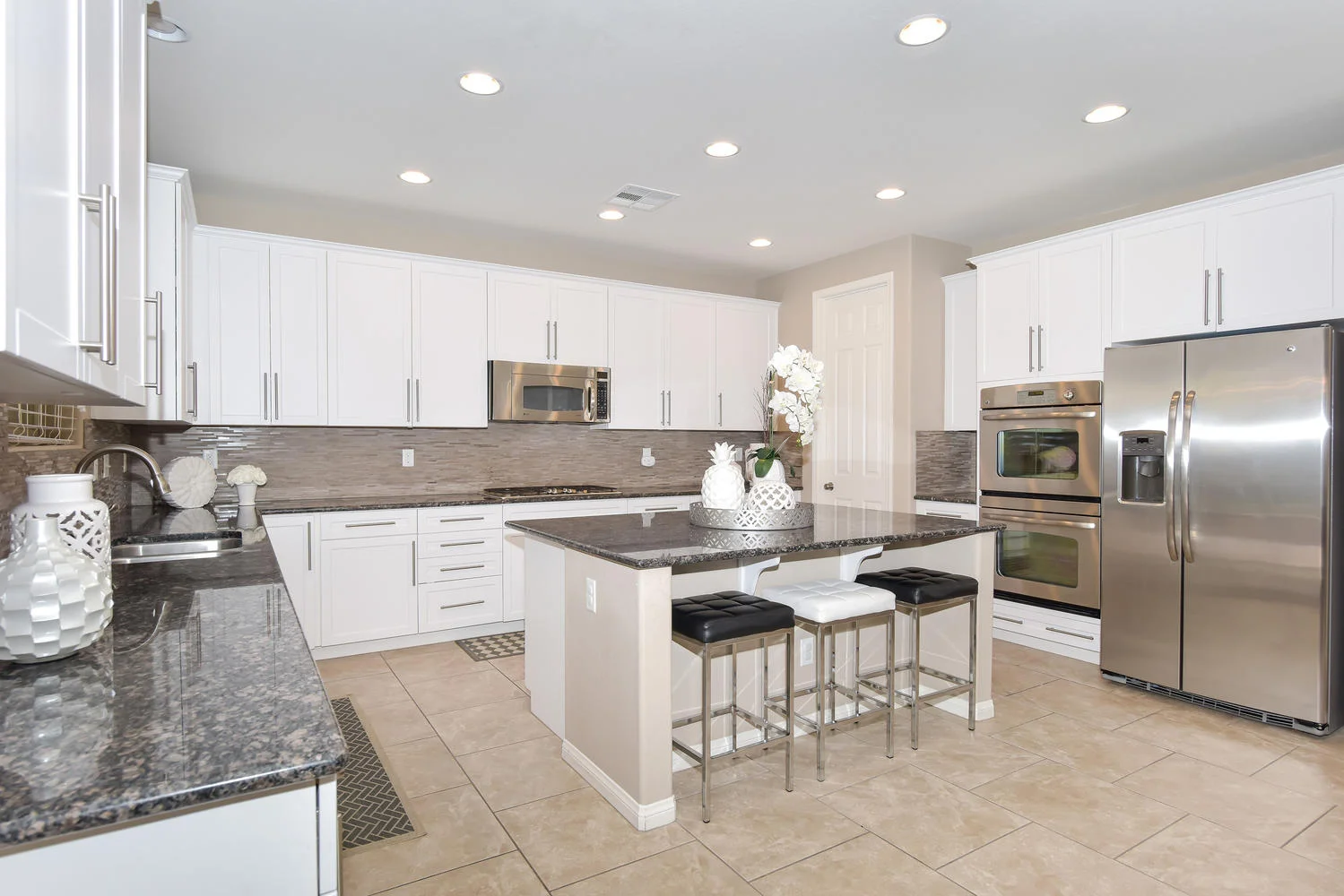 5639 Oak Bend Dr Desert Hills-large-012-24-KITCHEN-1499x1000-72dpi.JPG