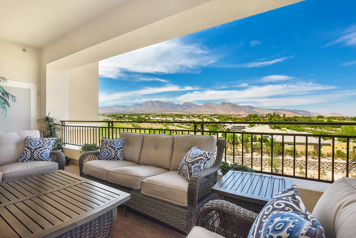 9140 Tesoras Dr Las Vegas NV-large-007-3-Patio-1499x1000-72dpi.jpg