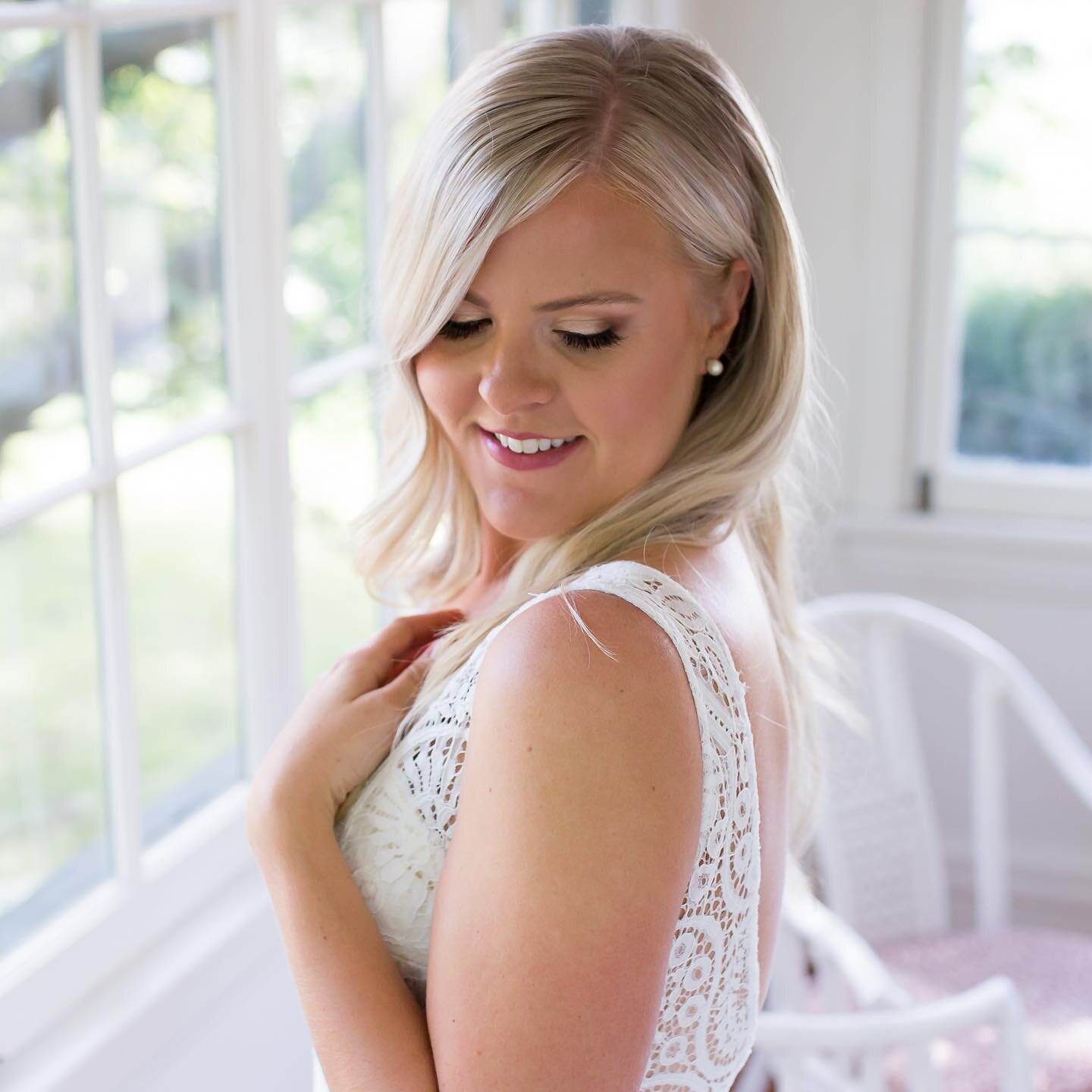 Brides, you&rsquo;re gonna want to save this!

This gorgeous bride is rocking one of my most requested bridal looks, and honestly it&rsquo;s one of my favourites to create.

It has all the elements that I adore in a perfectly curated bridal makeup:

