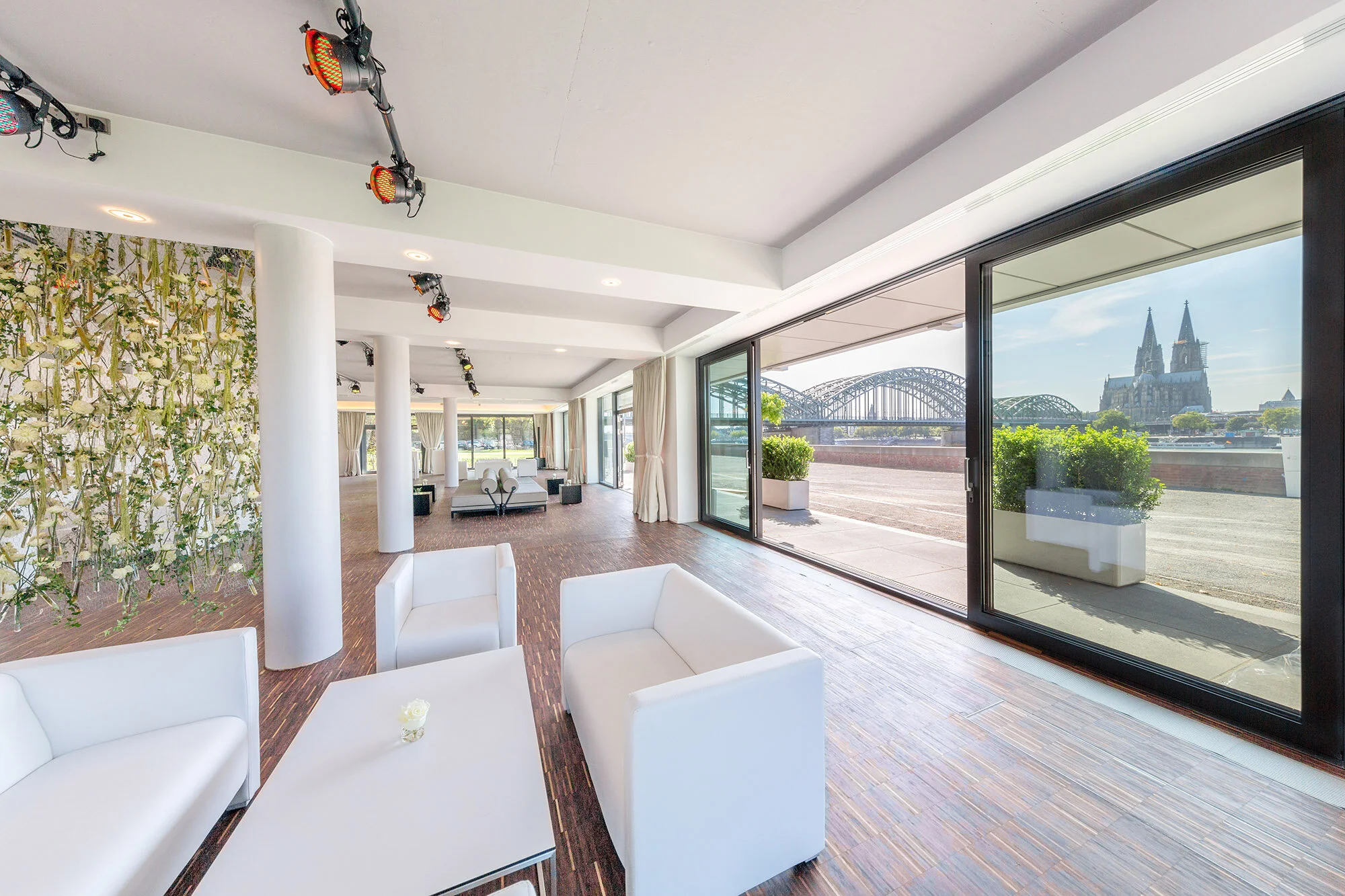 DIE Location mit dem Blick auf den Kölner Dom heisst THE VIEW. Der Name ist Programm. Hier können Unternehmen ihr Business auf ein neues Level bringen.