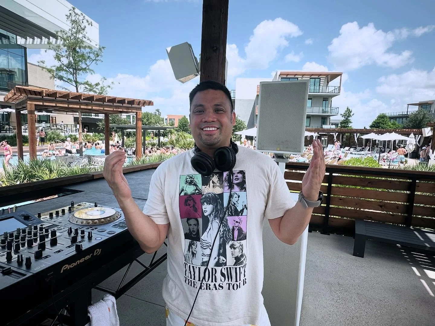 Great times this past weekend for my debut at The Village Pool Club.  With that I have officially played at every Venue in The Village.  We had so much fun last week, lets run it back this Saturday 1PM-6PM.  Let me know if you&rsquo;re pulling up.
📸
