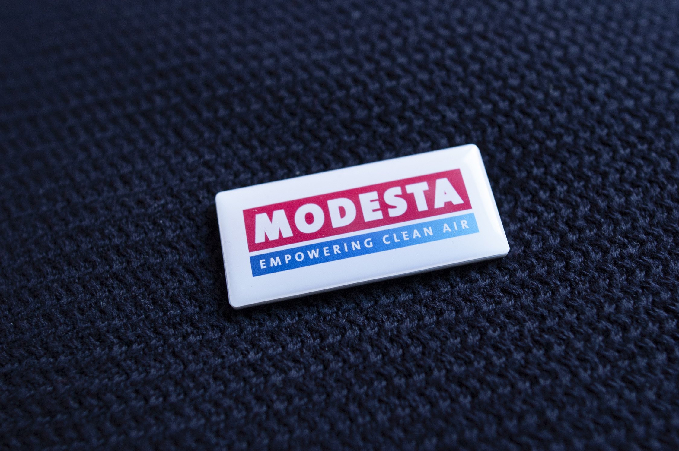 Logo speldjes voor Modesta