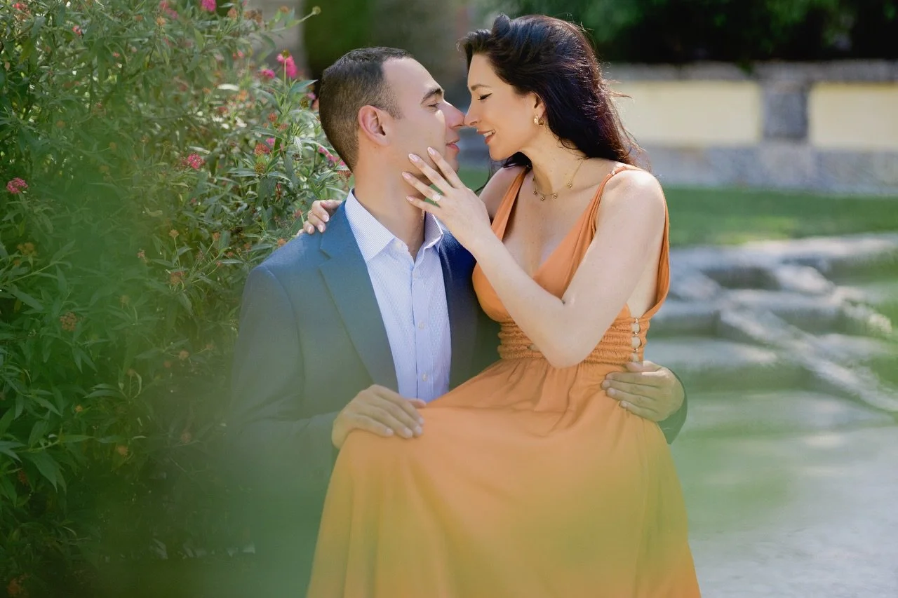 There&rsquo;s something about Vizcaya Museum &amp; Gardens that makes love feel even more cinematic. Sarah &amp; Ariel absolutely understood the assignment.
⠀⠀⠀⠀⠀⠀⠀⠀⠀
#dippphotography
#engagementgallery 
#southfloridacouples 
#weddingphotographermiam