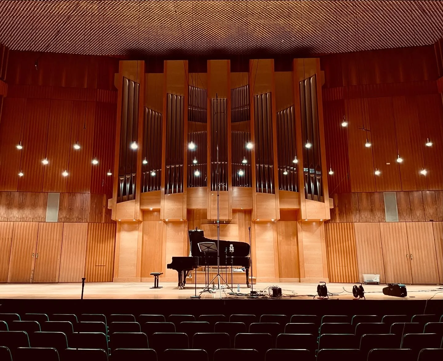 The beauty of silence before the recording begins.