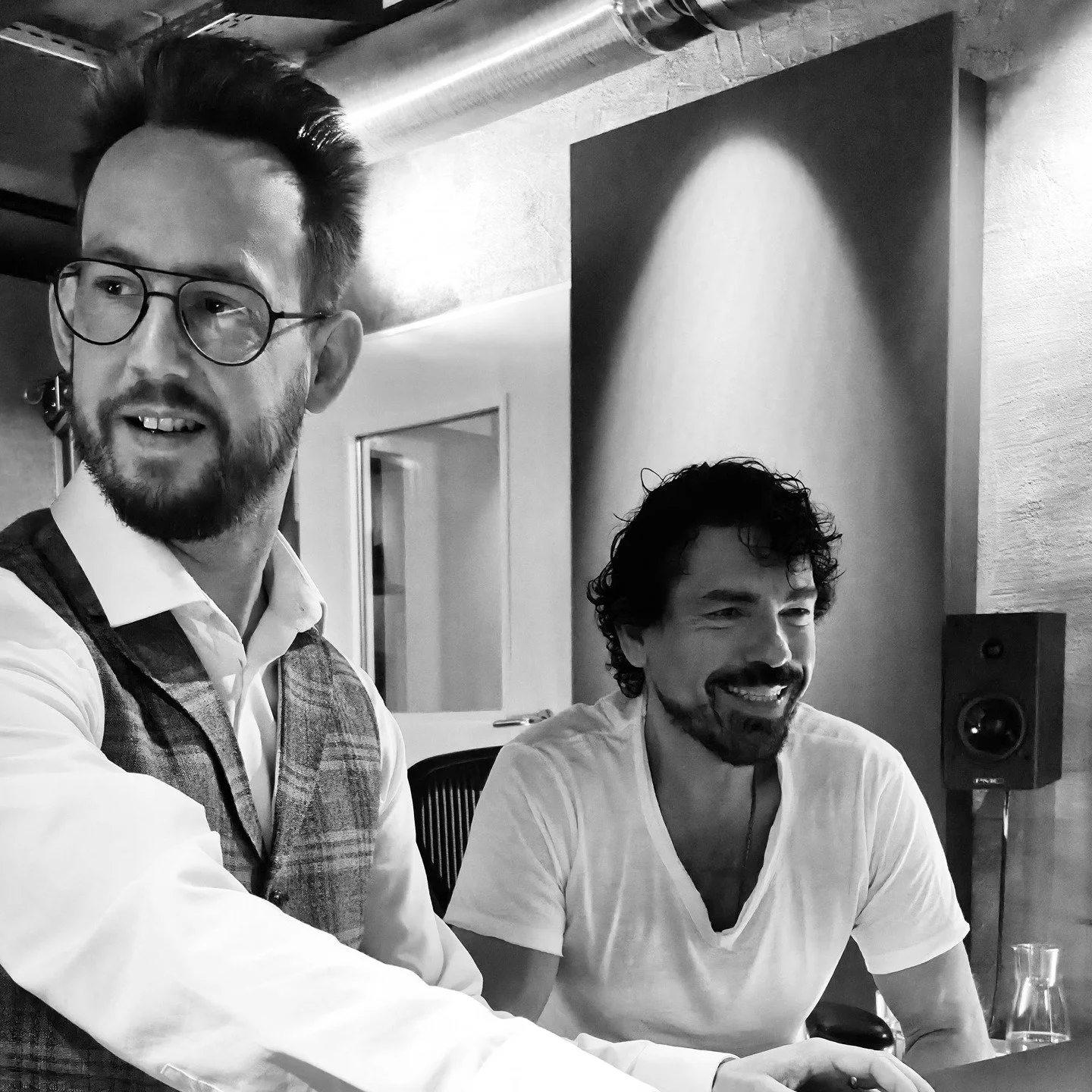 Some music enters a studio like weather.
Quiet at first. Then suddenly the entire room bends around it.

Today, @laszlotenorvienna from @impulsotenors was at my cave at @_msm_studios for mixing sessions on material that still lives behind closed curt