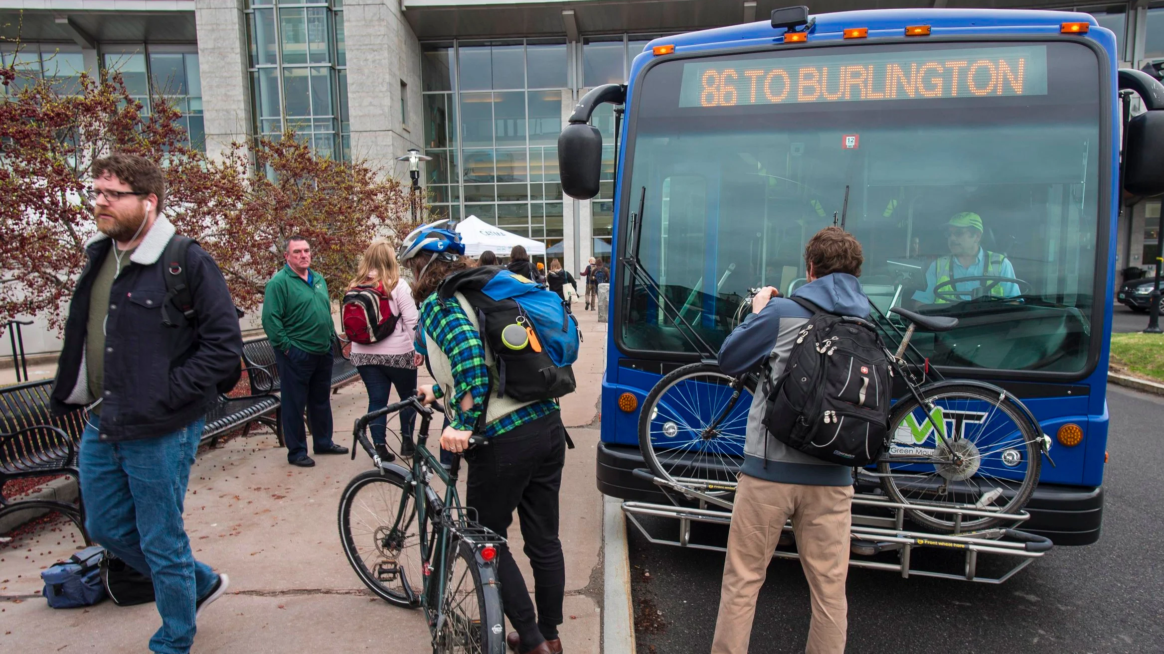 20190425BUS1.jpg