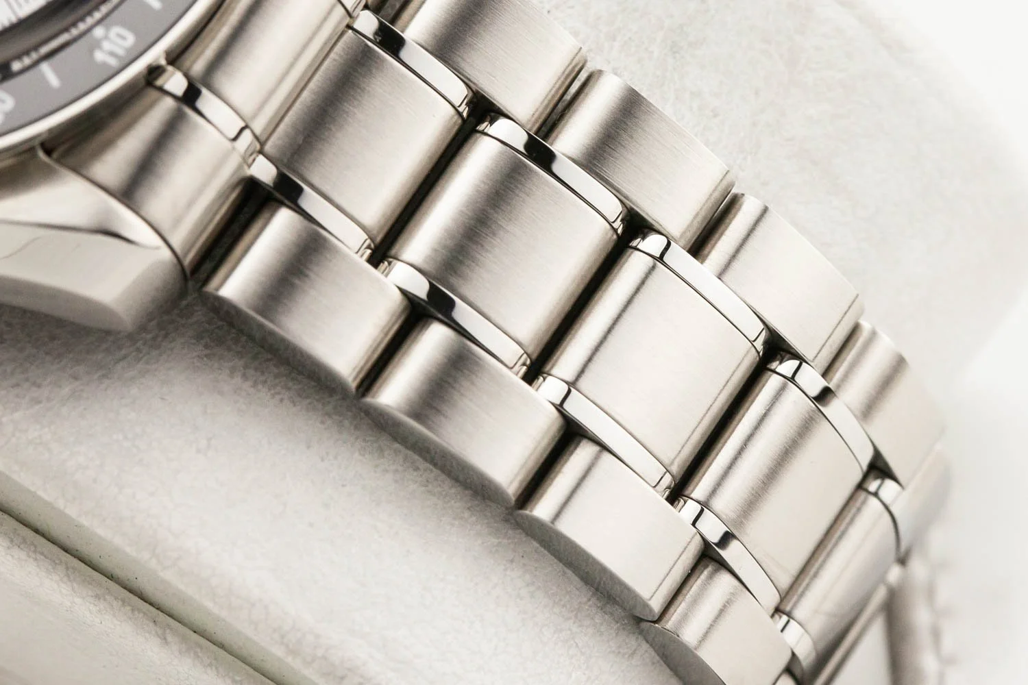 Omega Speedmaster Racing White Dial PO 092225 (7 of 10).jpg
