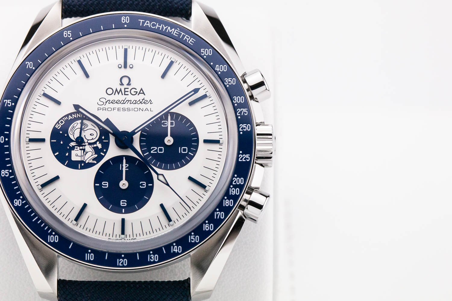 Omega Speedmaster Silver Snoopy NEW 040423 (3 of 12).jpg