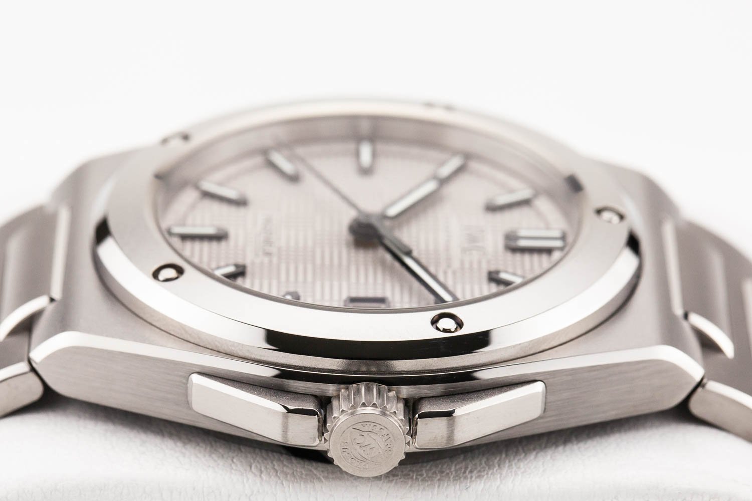 IWC Ingenieur Automatic Titanium NEW IW328904 041725 (6 of 11).jpg