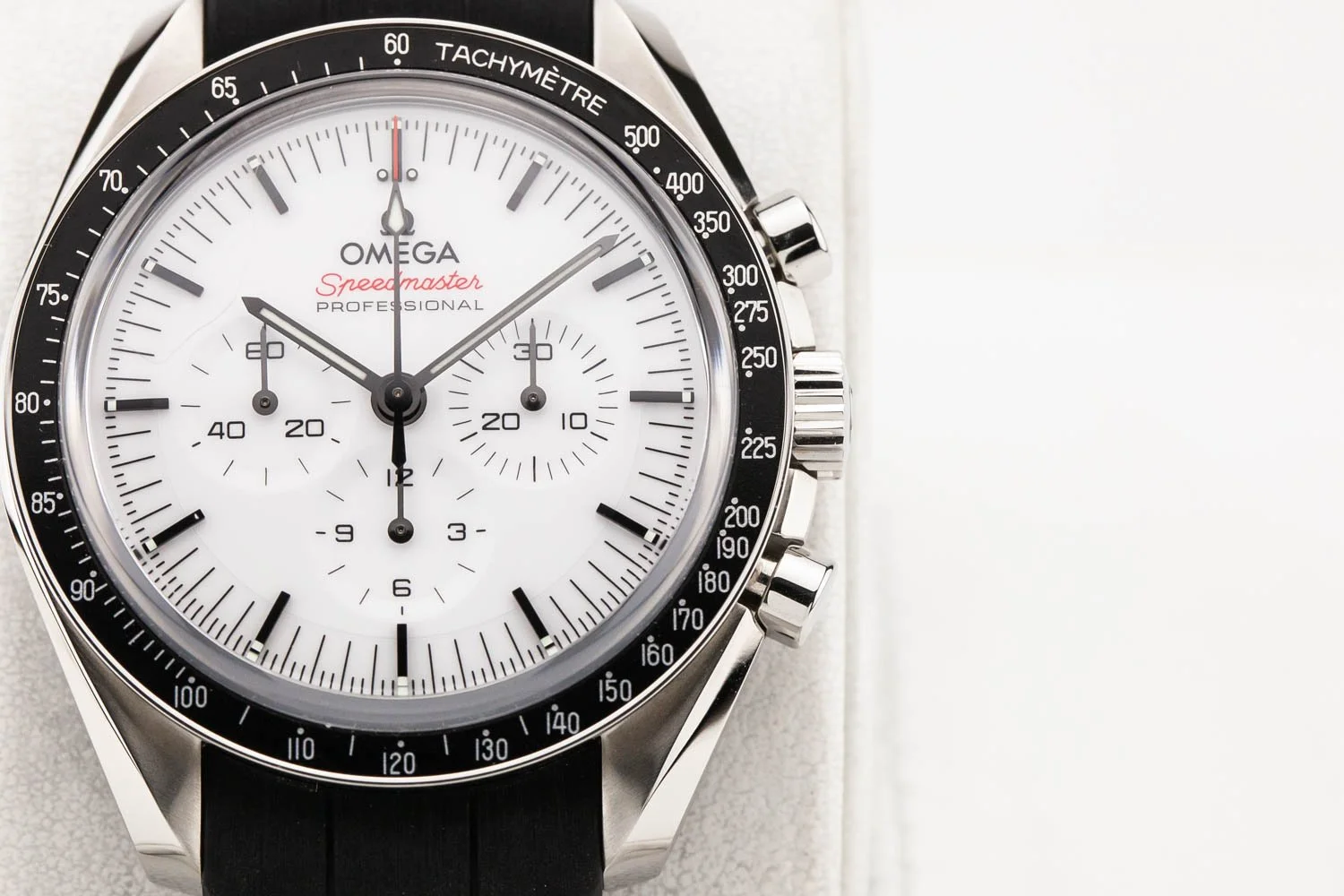 Omega Speedmaster Moonwatch 3861 White Rubber PO 082726 (3 of 9).jpg