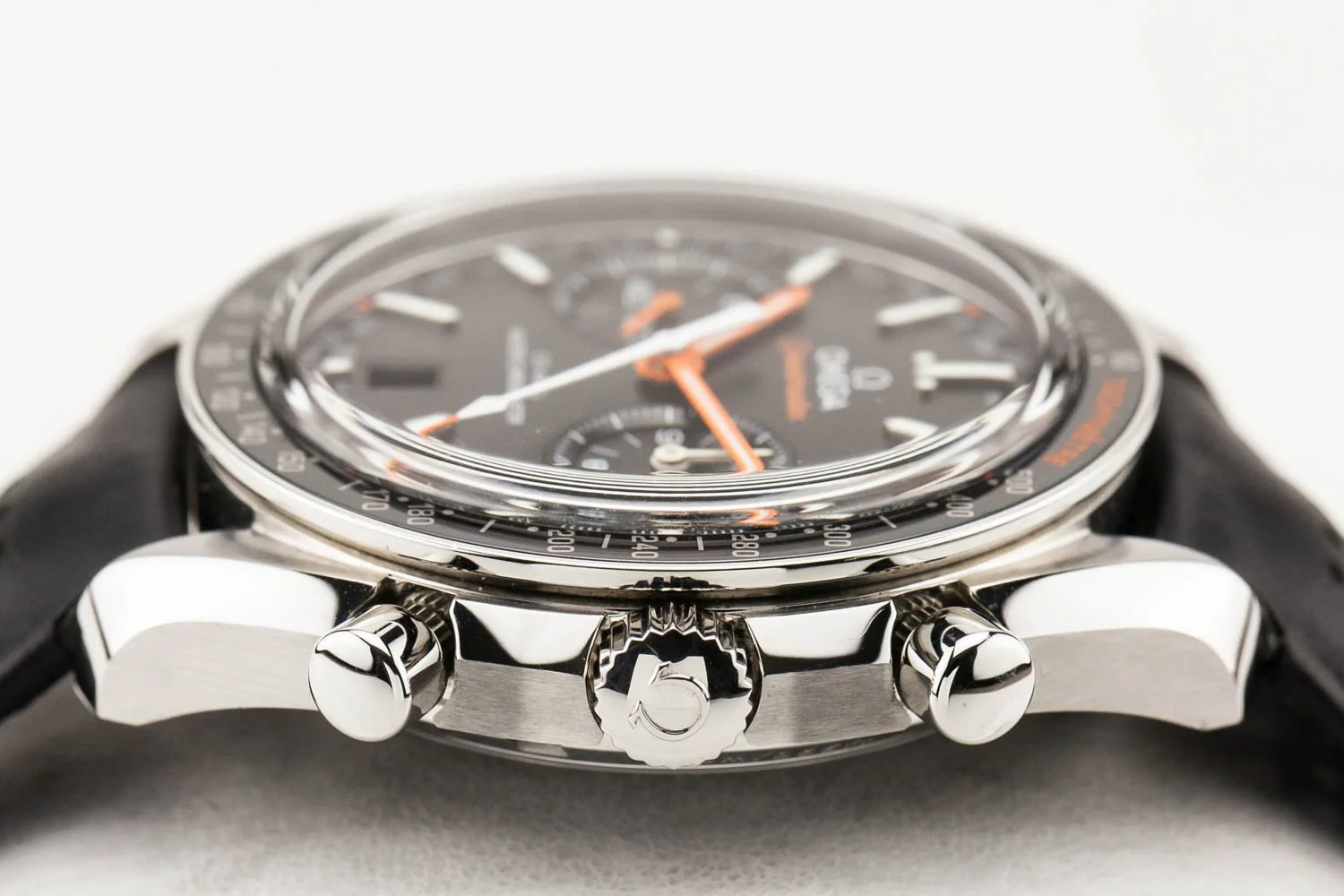 Omega Speedmaster Racing Orange PO 091625 (5 of 9).jpg