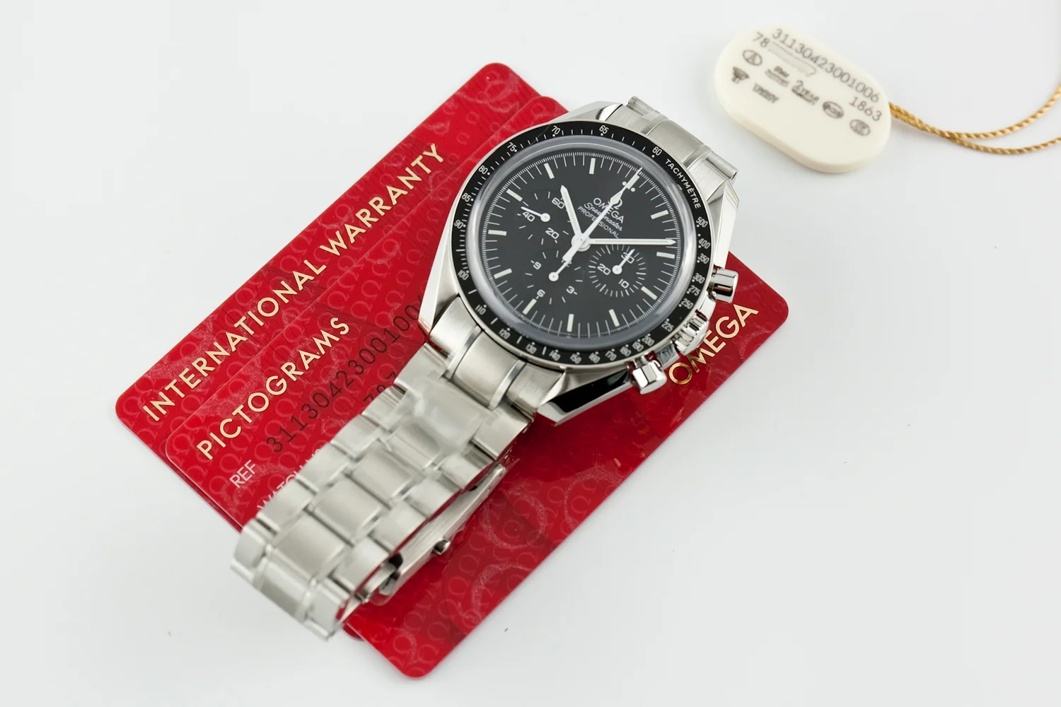 Omega Speedmaster Sapphire 1 (4 of 16).jpg