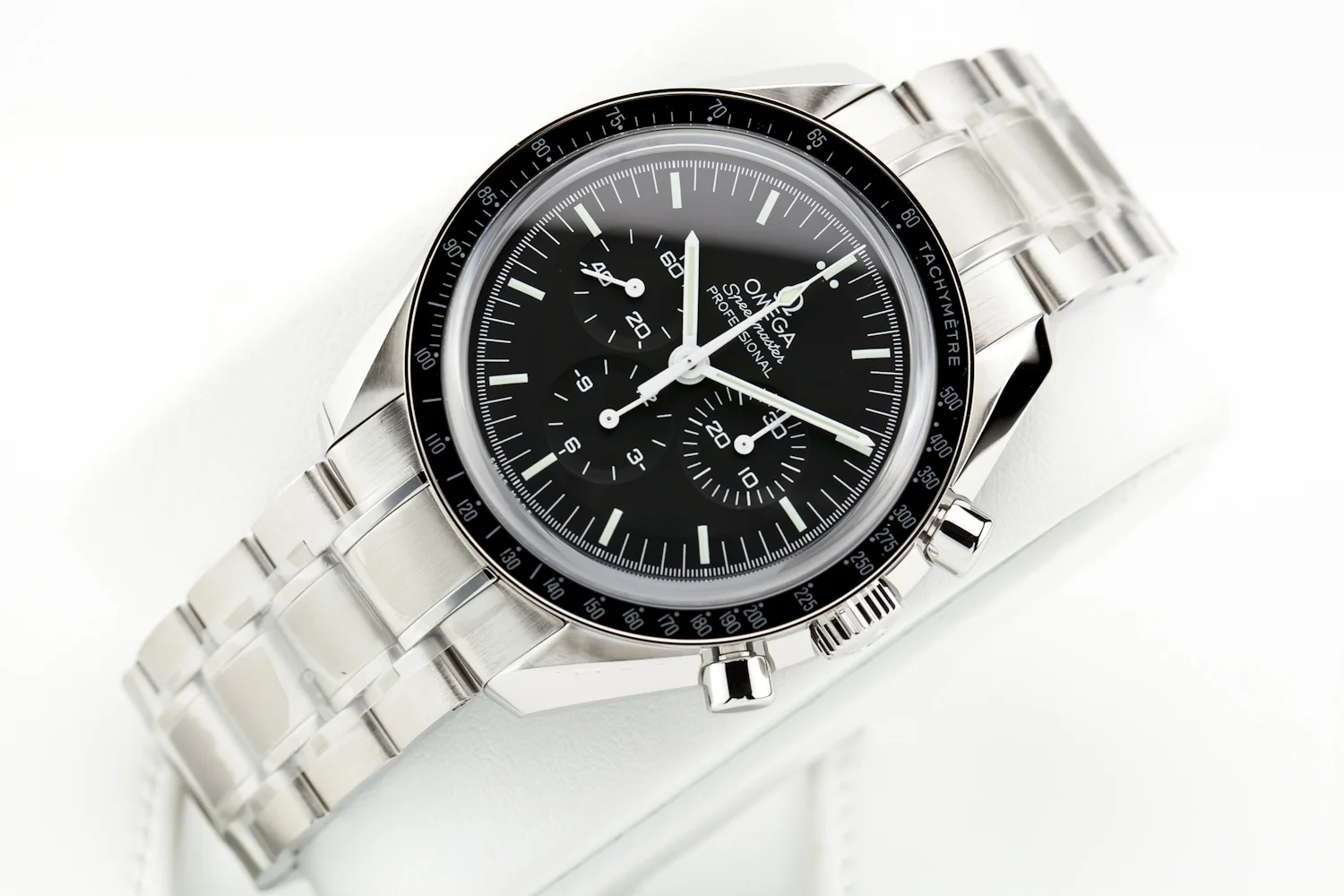 Omega Speedmaster Sapphire 1 (8 of 16).jpg