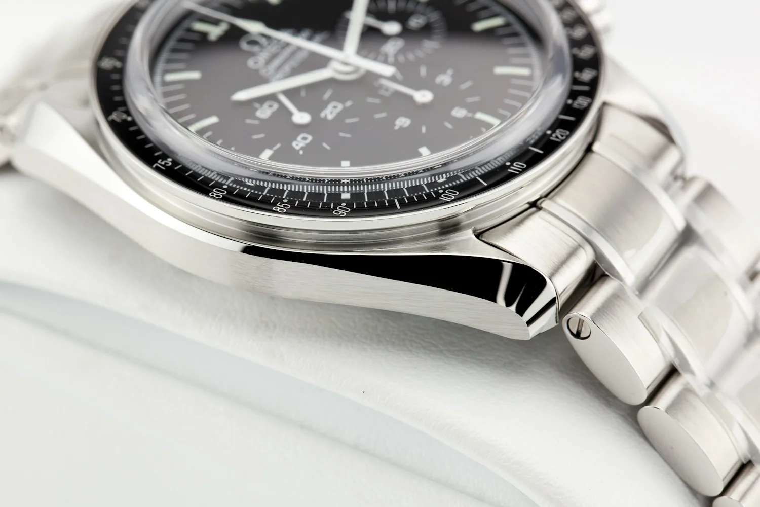 Omega Speedmaster Sapphire 1 (10 of 16).jpg