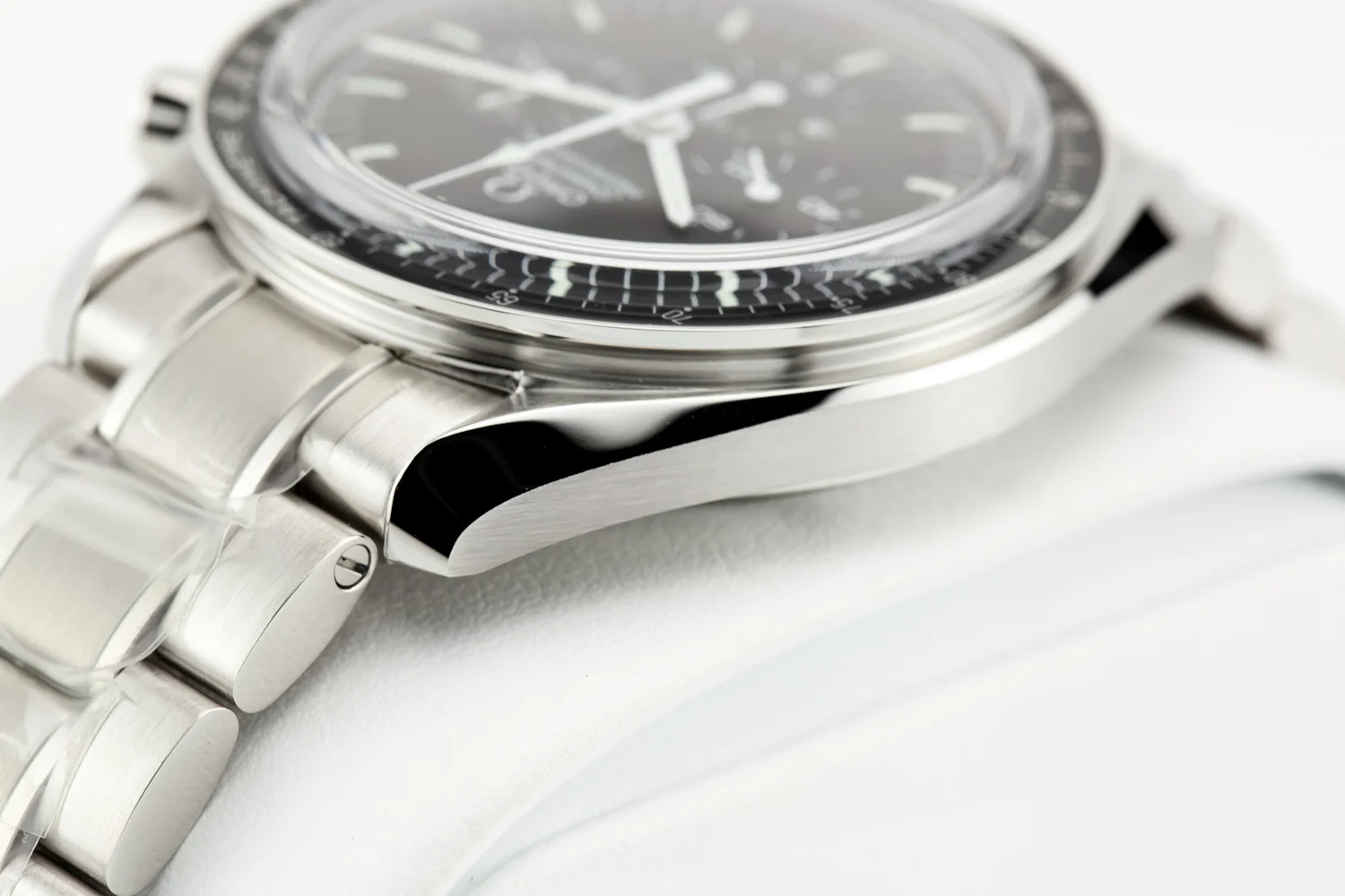 Omega Speedmaster Sapphire 1 (11 of 16).jpg