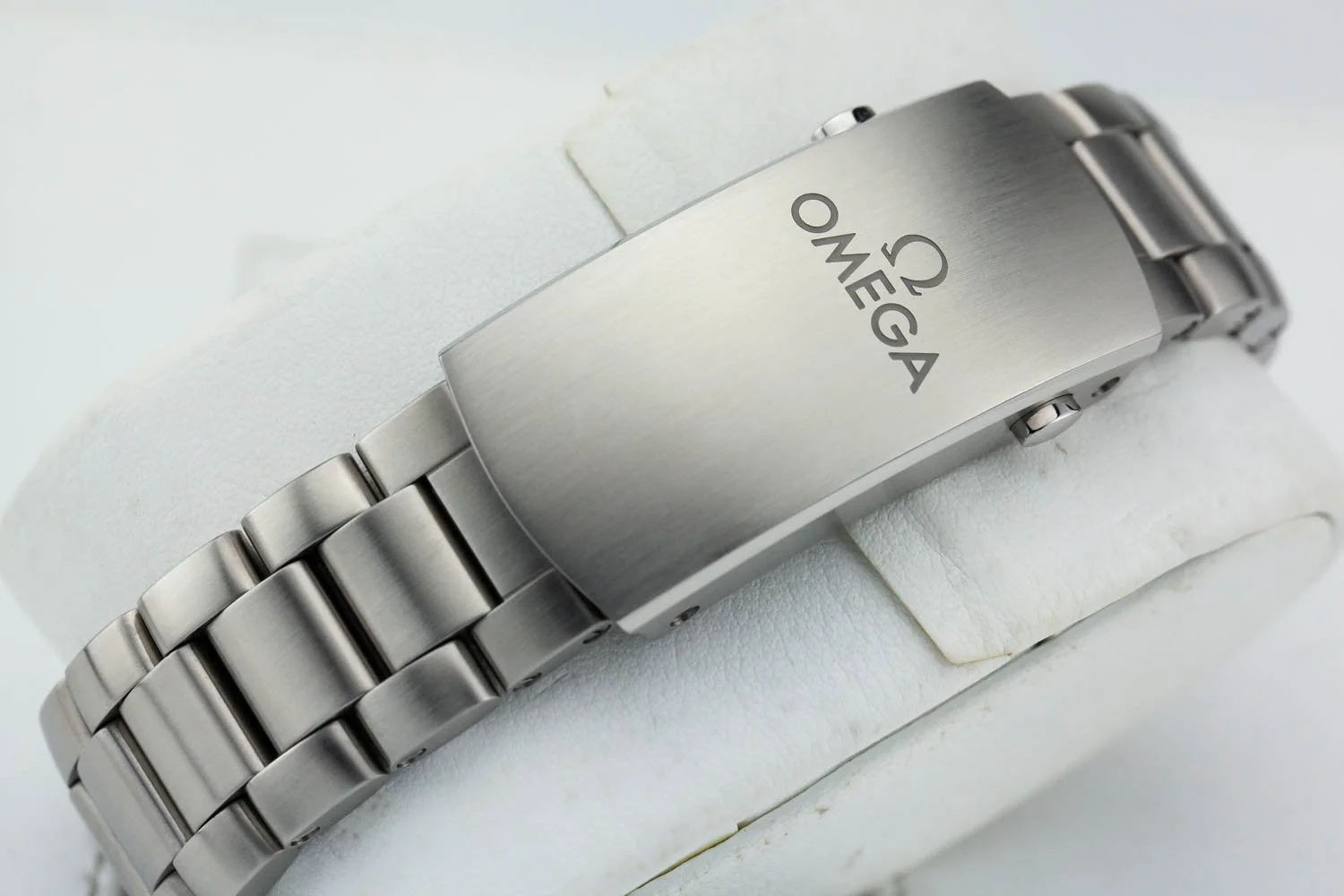 Omega Planet Ocean 43.5 Blue 031022 (8 of 10).jpg