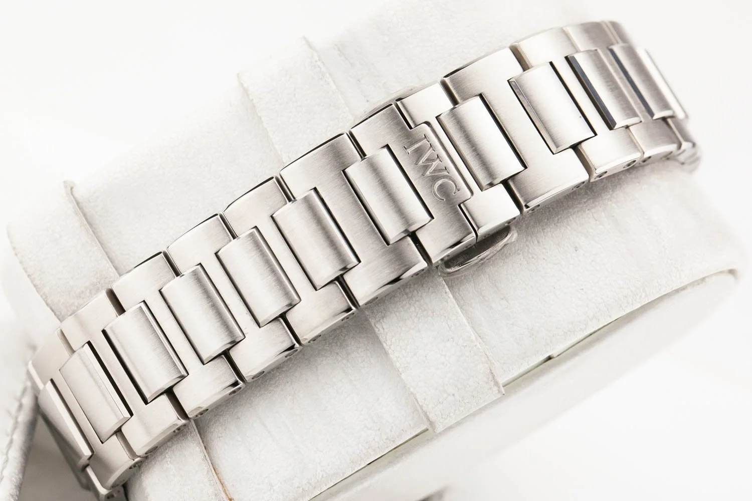 IWC Ingenieur Black Dial Mint IW328901 031626 (8 of 10).jpg