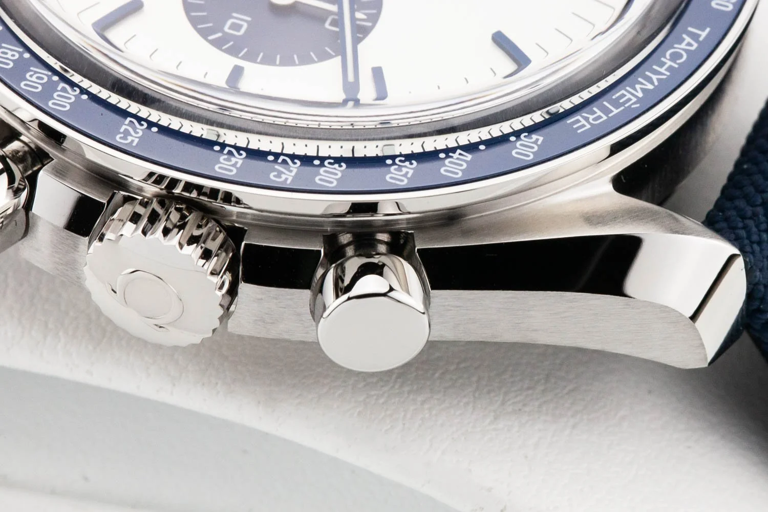Omega Speedmaster Silver Snoopy NEW 040423 (6 of 12).jpg