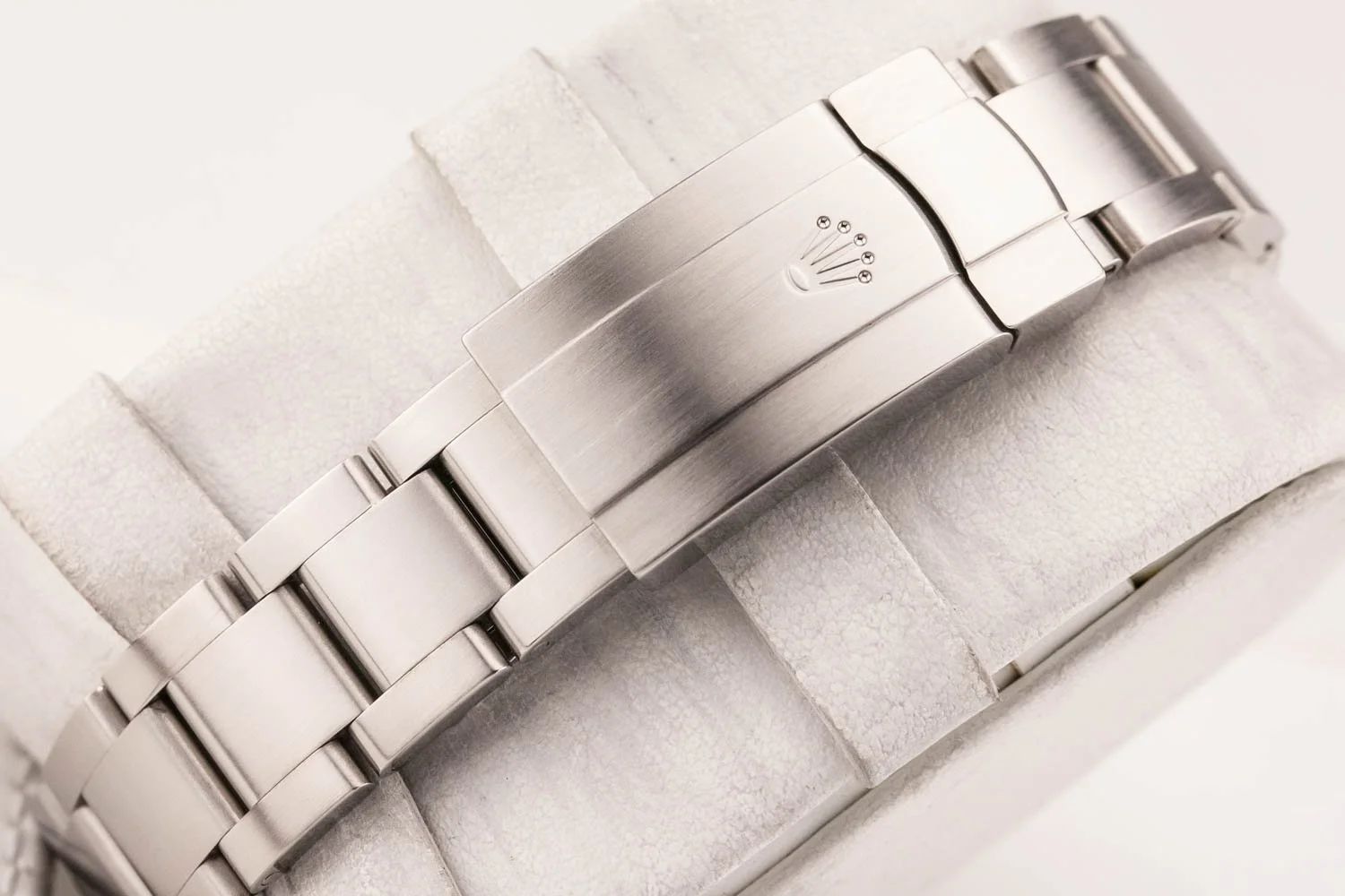 Rolex Oyster Perpetual 39 Rhodium Grey PO 114300 123025 (8 of 10).jpg