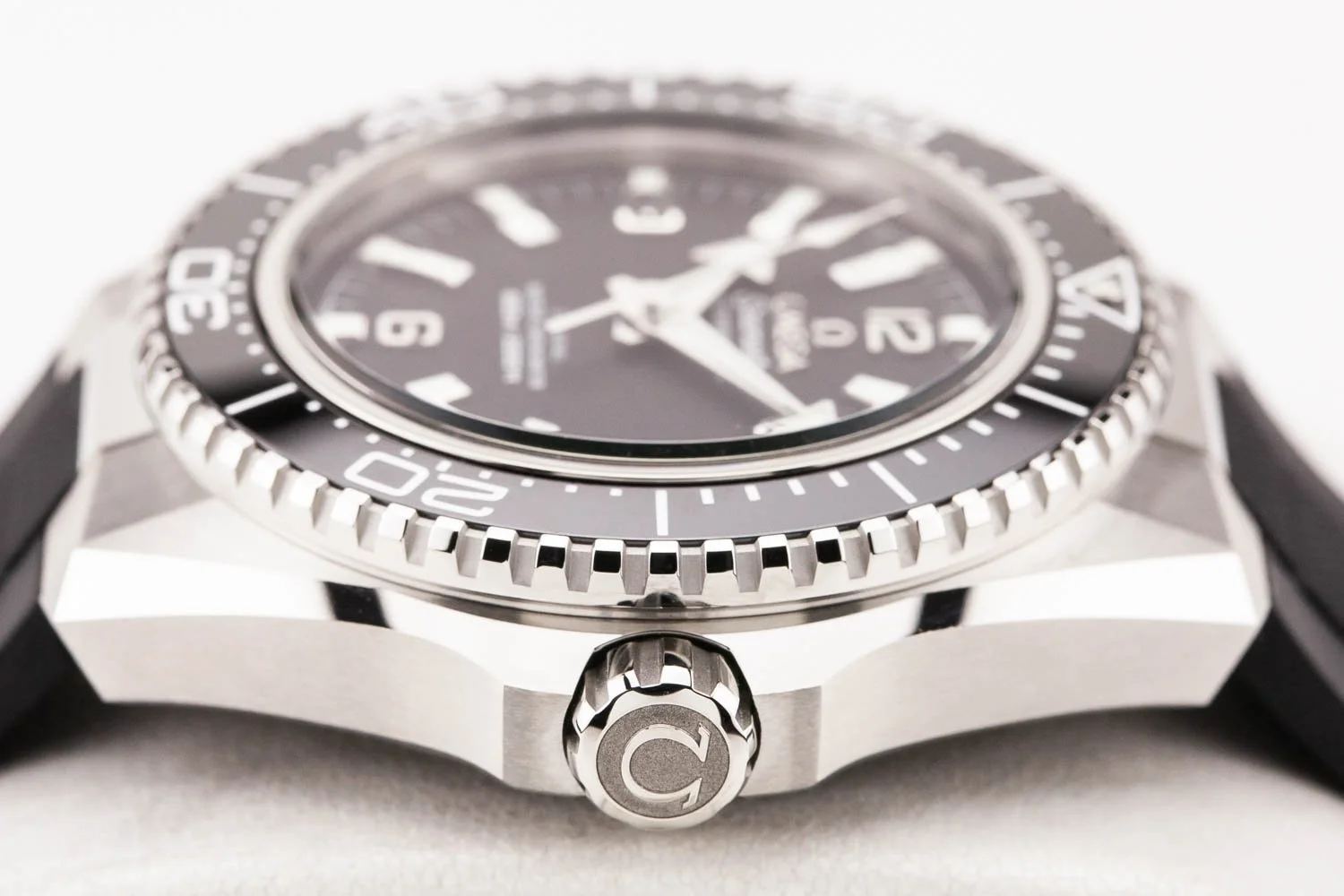 Omega Planet Ocean 600M 4th Gen Black Rubber NEW 011226 (6 of 10).jpg