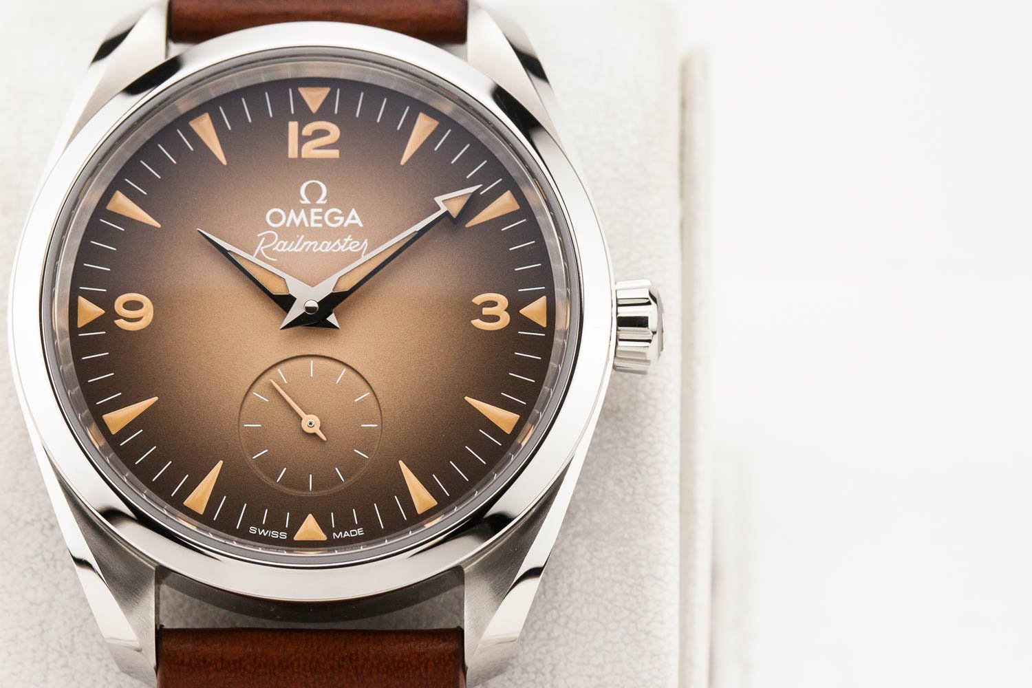 Omega Railmaster 38mm Brown Leather PO 100126 (3 of 9).jpg