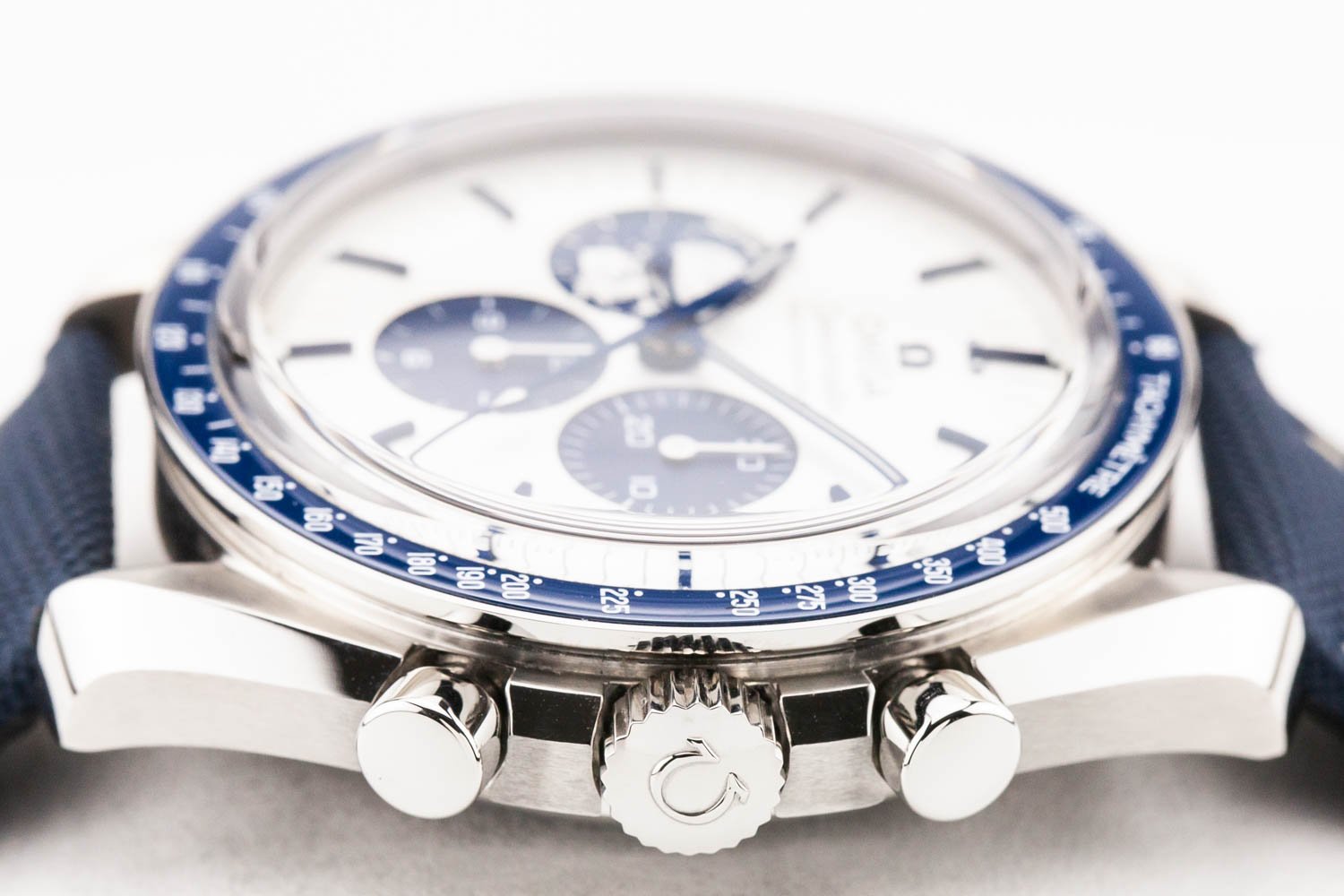 Omega Speedmaster 3861 Moonwatch Silver Snoopy PO 060525 (5 of 9).jpg