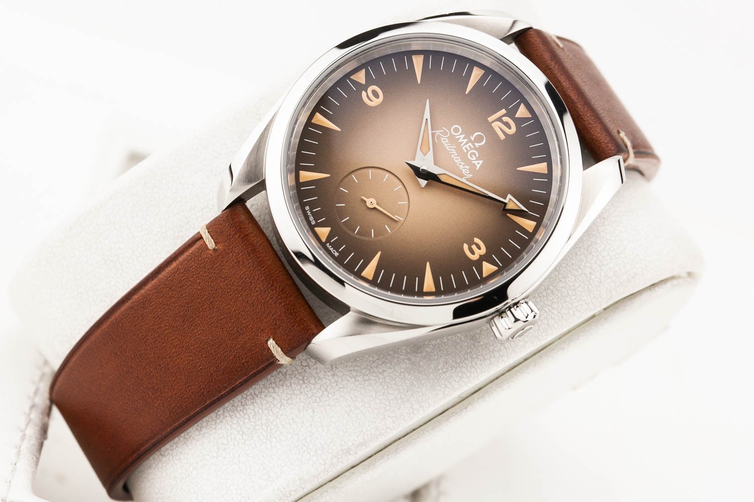 Omega Railmaster 38mm Brown Leather PO 100126 (4 of 9).jpg