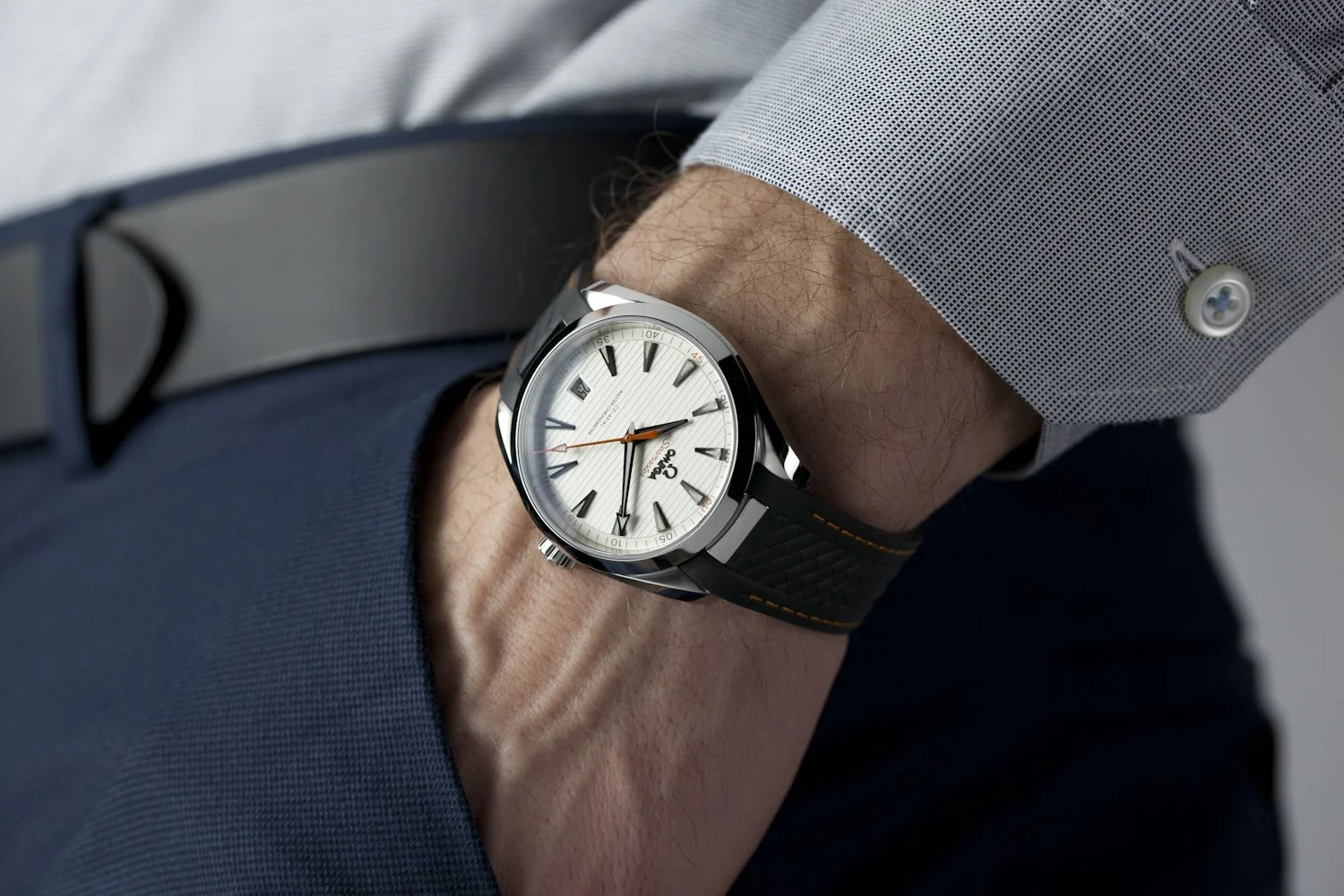 Omega Aqua Terra 8900 Orange 012519 (10 of 10).jpg