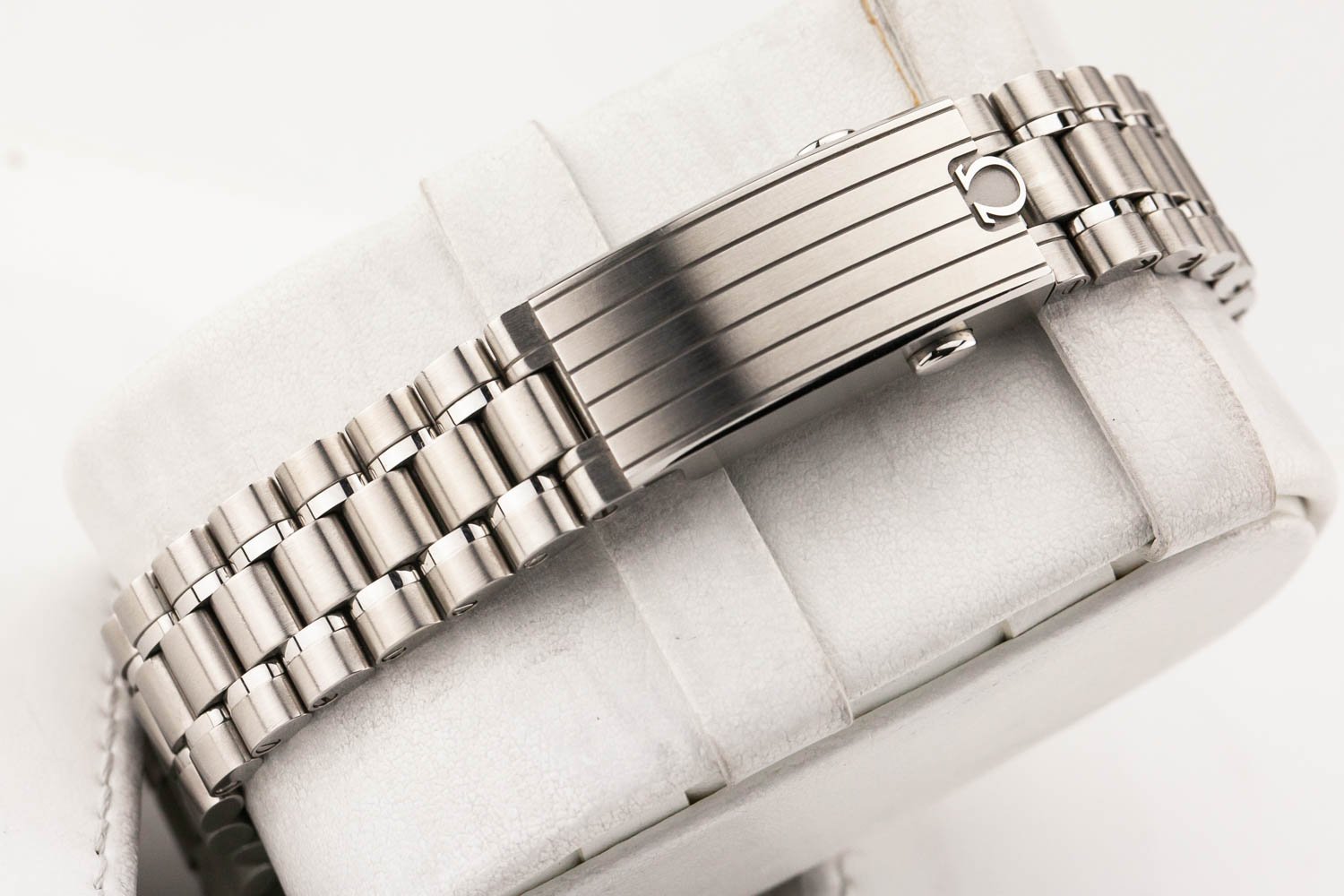 Omega Speedmaster Moonwatch 3861 Sapphire PO 071025 (8 of 10).jpg