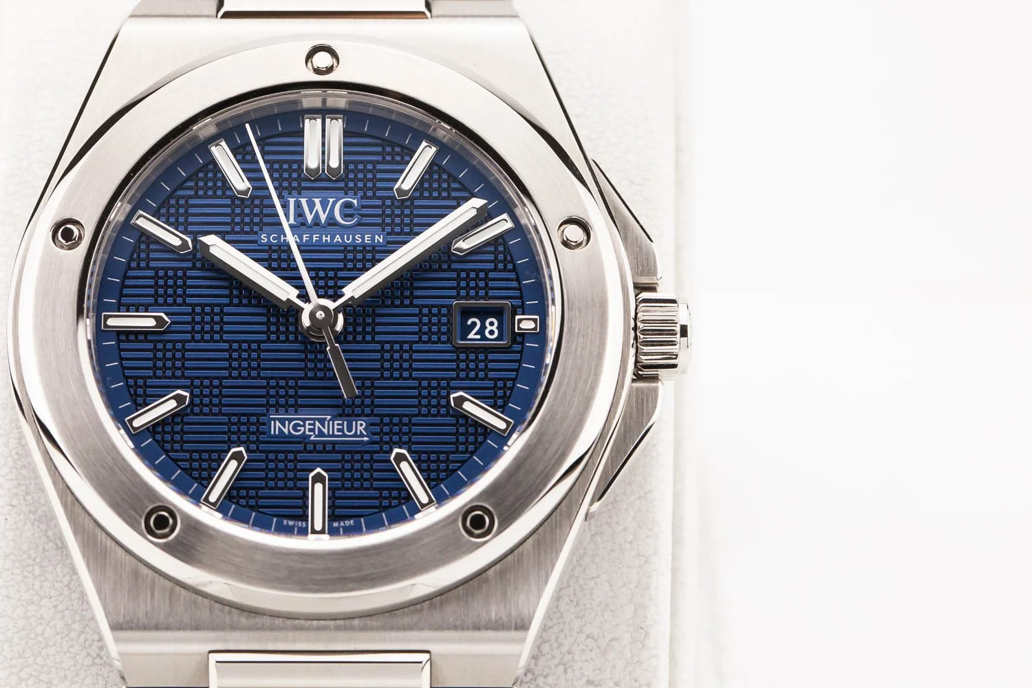 IWC Ingenieur Blue Dial Mint IW328907 072826 (3 of 10).jpg