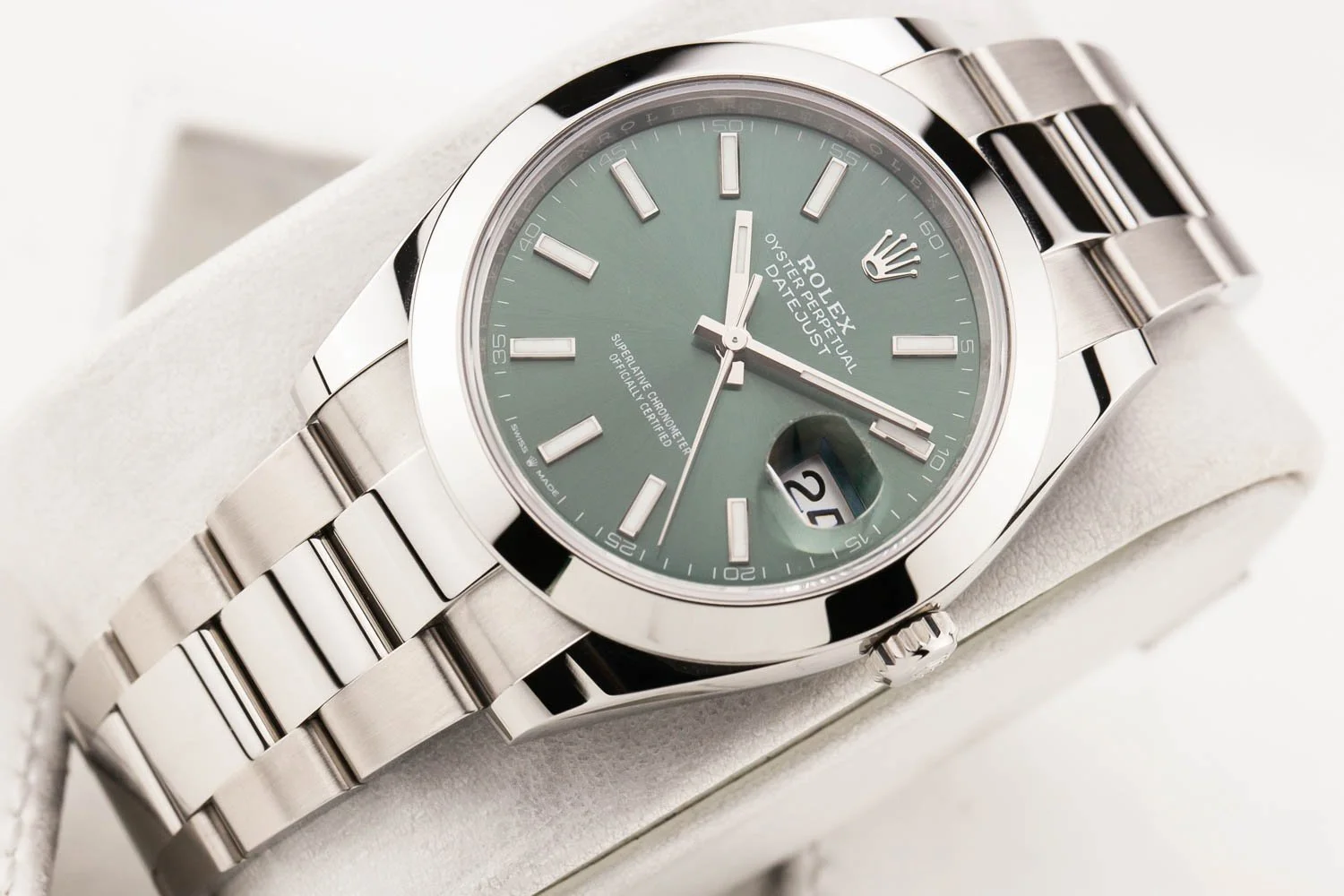Rolex Datejust 41 Mint Green Smooth Oyster Unworn 126300 122425 (4 of 10).jpg