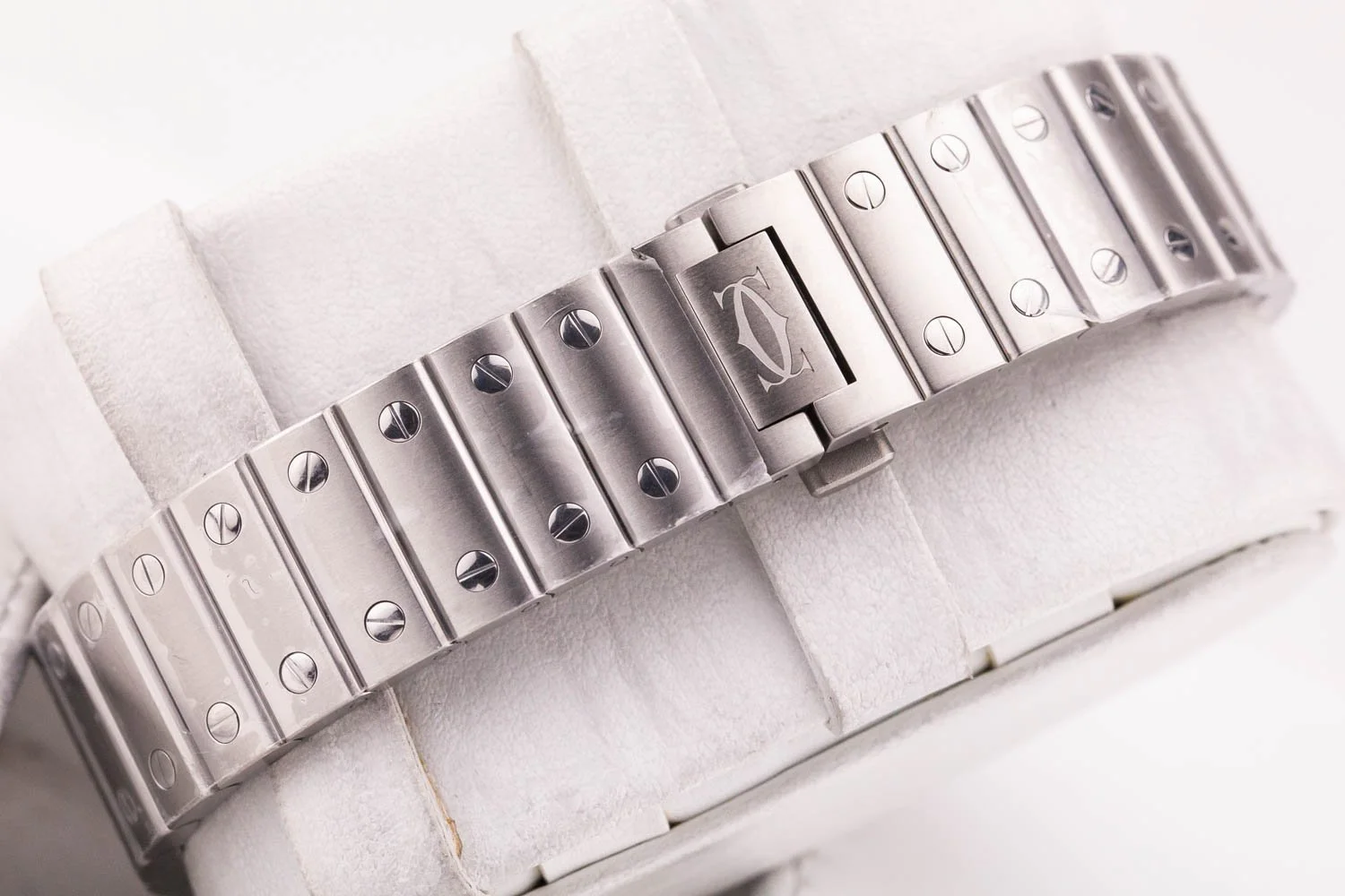 Cartier Santos de Cartier Medium NEW STICKERED Extra Shots WSSA0029 072925 (1 of 3).jpg