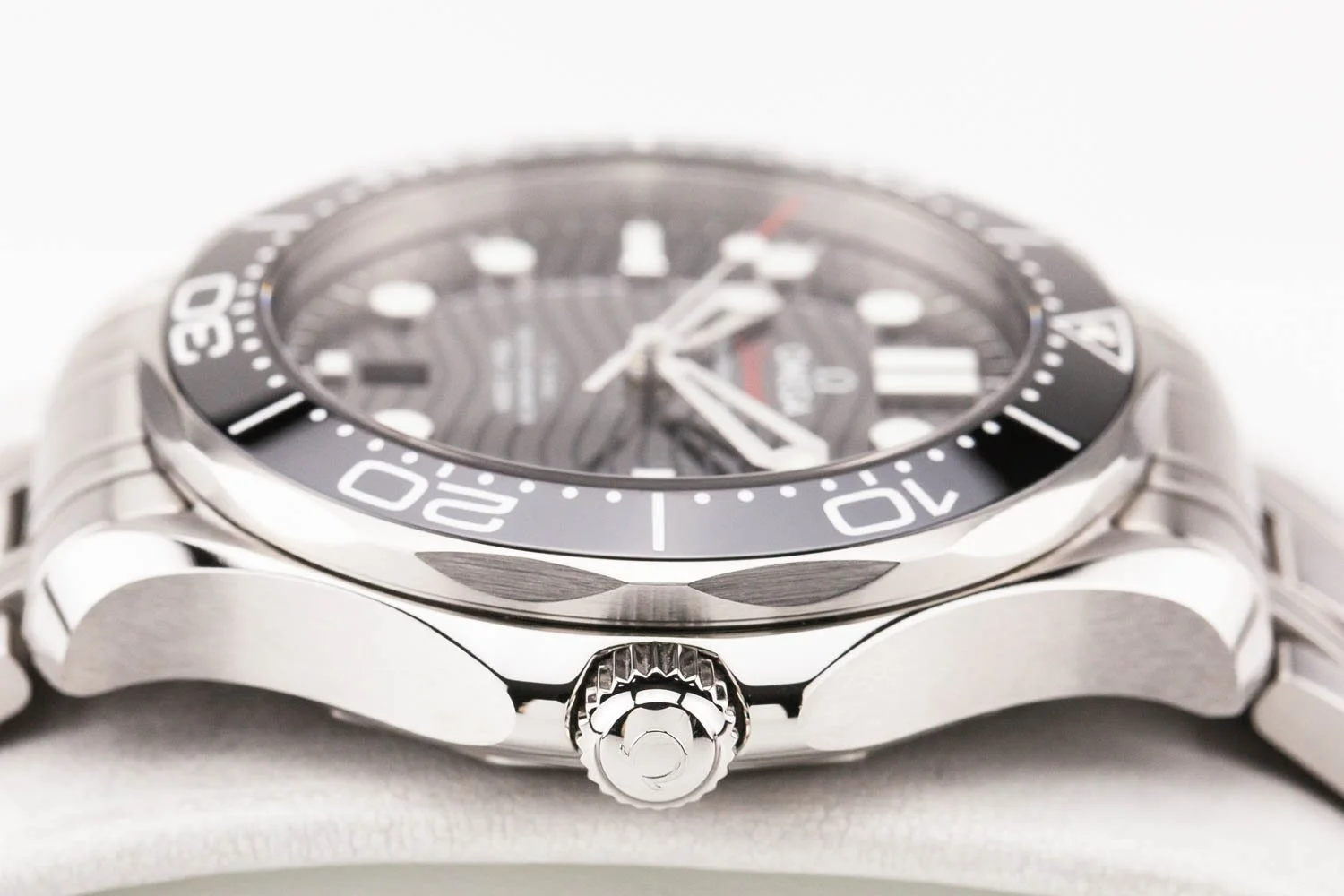 Omega Seamaster 300 Black Bracelet Mint 030226 (5 of 10).jpg