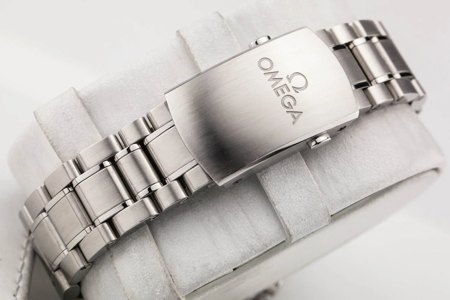 Omega Speedmaster Racing White Dial PO 092225 (8 of 10).jpg
