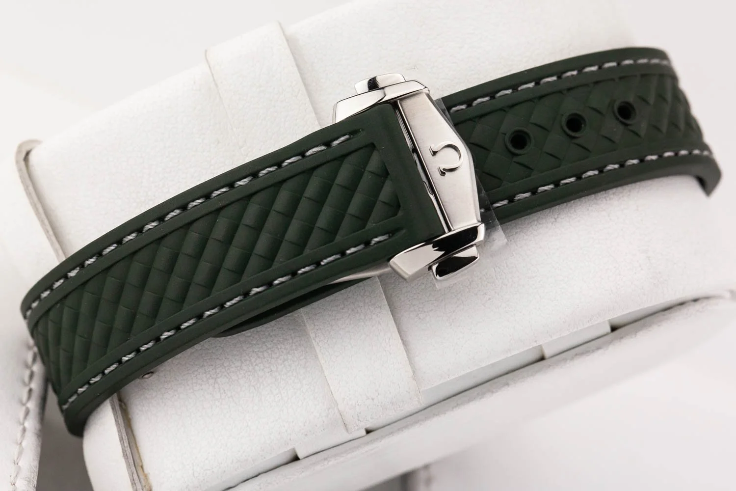 Omega Aqua Terra 8800 38mm Green Diver NEW 040324 (8 of 11).jpg