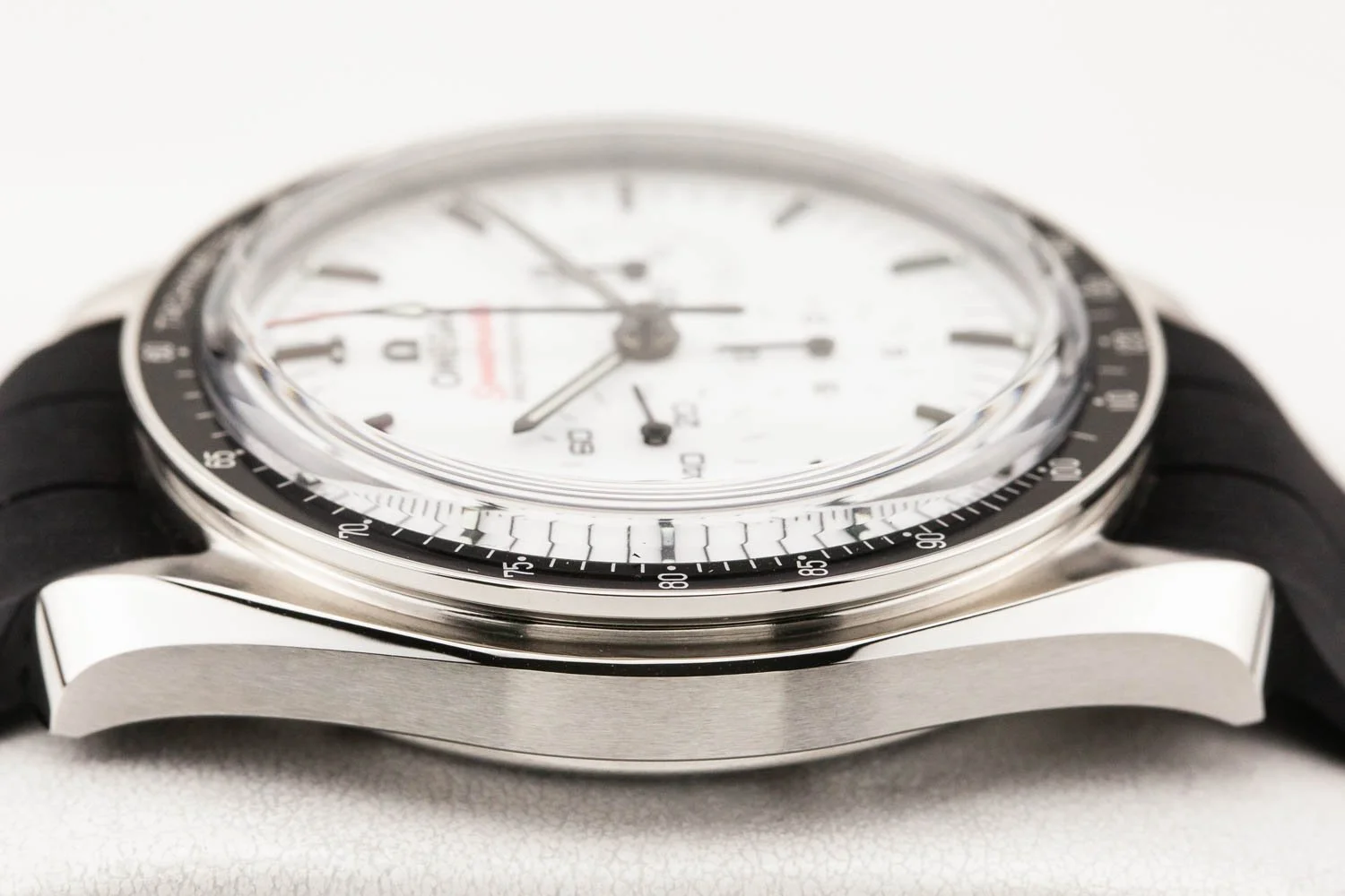 Omega Speedmaster Moonwatch 3861 White Rubber PO 082726 (6 of 9).jpg