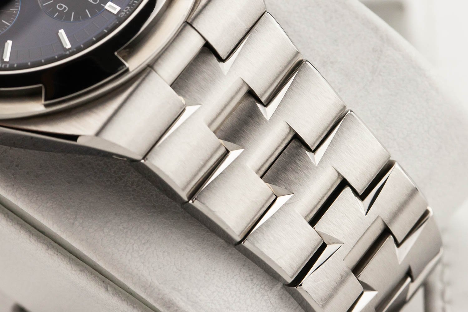 Vacheron Constantin Overseas Chronograph Blue PO 043025 (3 of 11).jpg