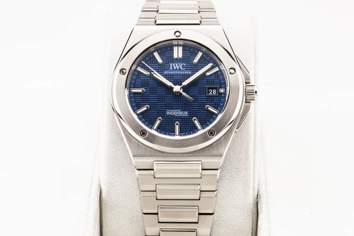 IWC Ingenieur Blue Dial Mint IW328907 072826 (2 of 10).jpg