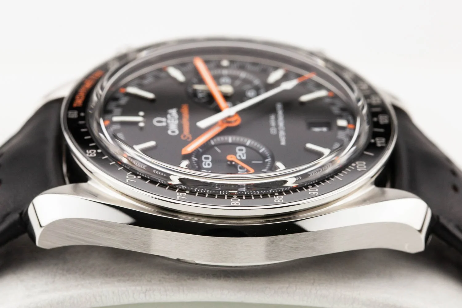 Omega Speedmaster Racing Orange PO 091625 (6 of 9).jpg